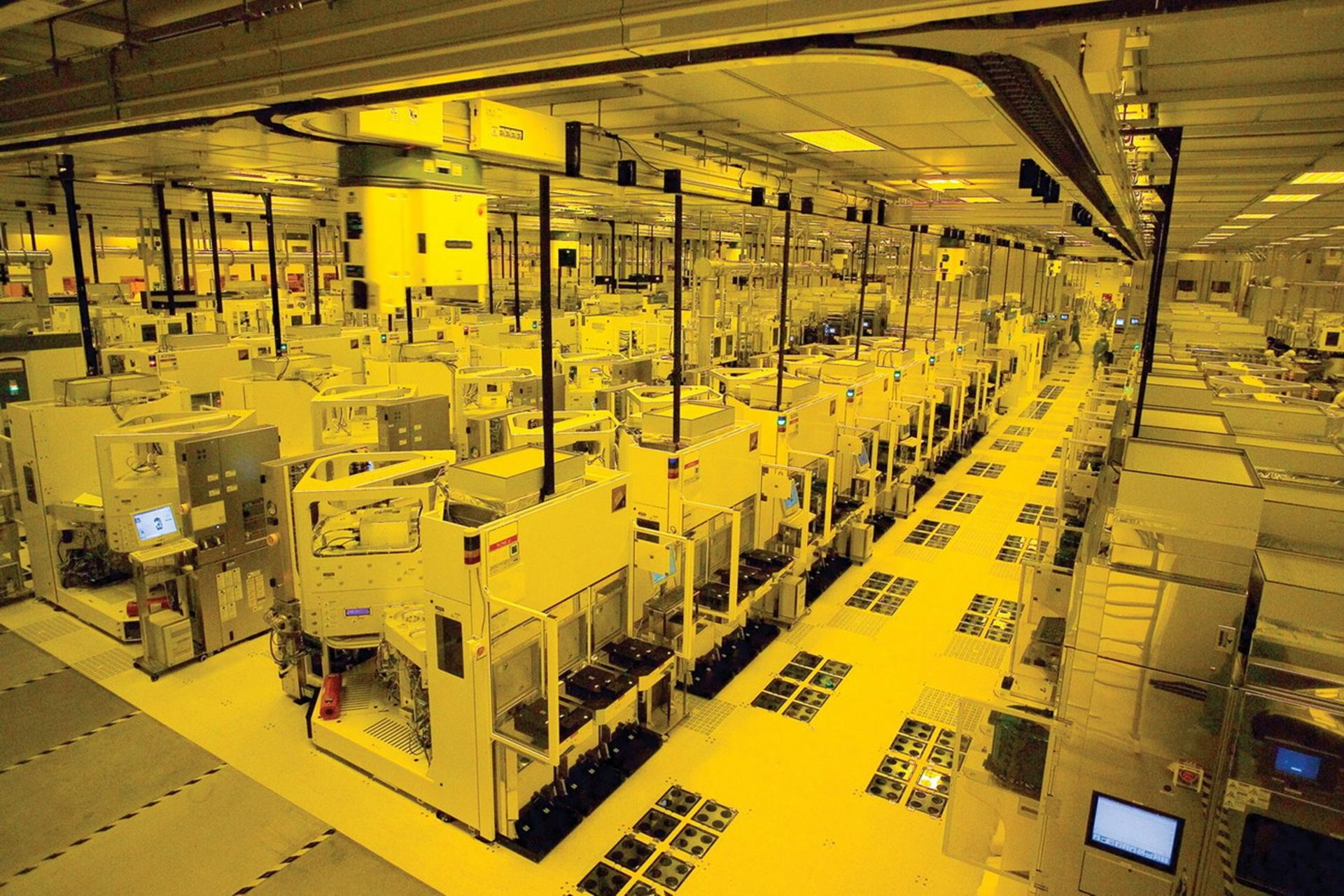 اتاق پاک cleanroom شرکت TSMC در کارخانه فب ۱۴