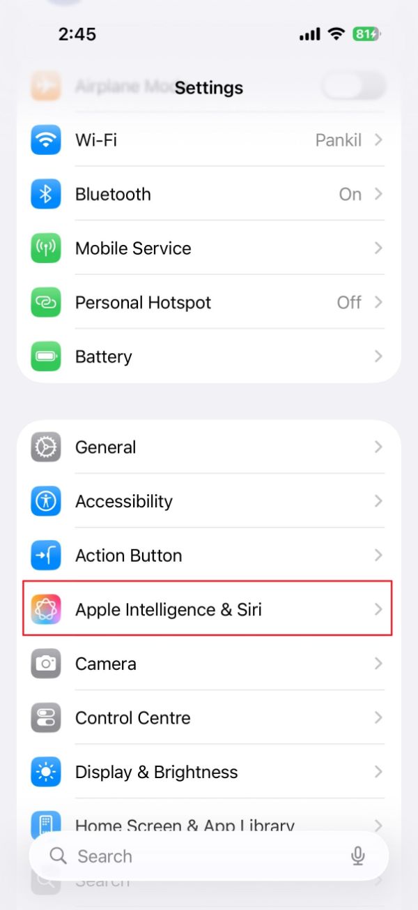 انتخاب گزینه‌ی Apple intelligence & siriدر تنظیمات آیفون