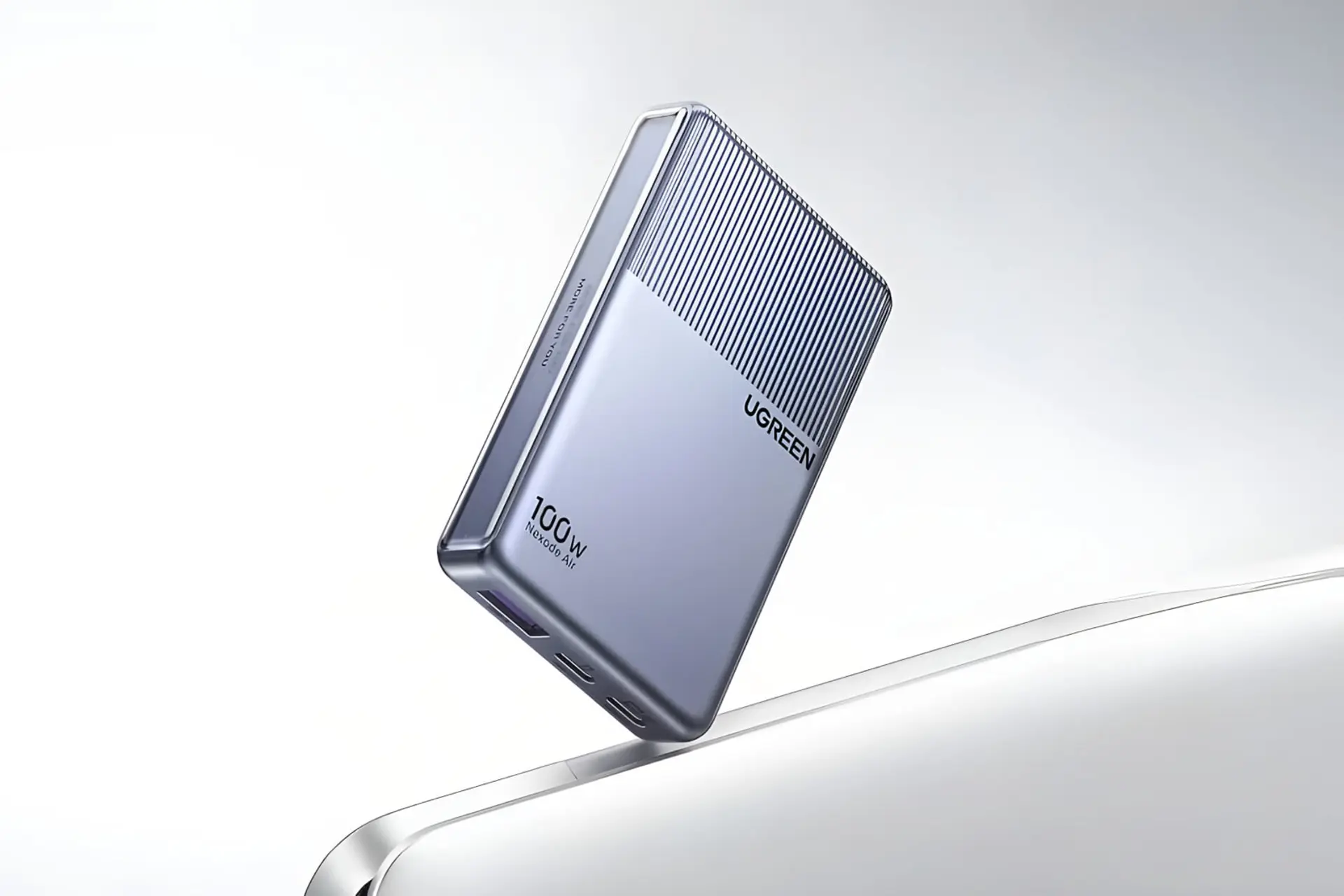 شارژر ۱۰۰ وات یوگرین مدل Nexode Air با طراحی باریک و بدنه فلزی