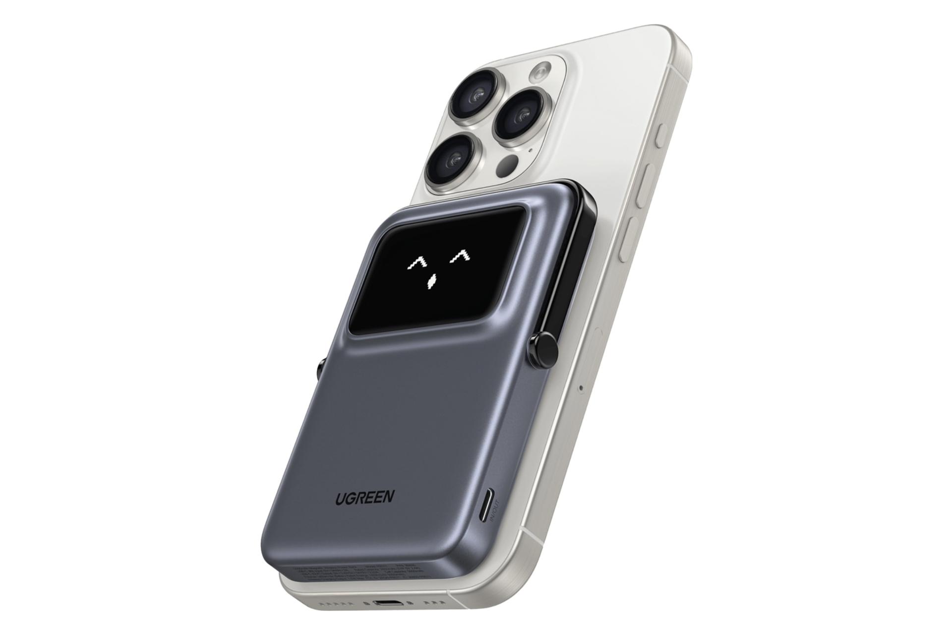 پاور بانک یوگرین UGREEN Uno PB571 5000mAh مشکی در حال شارژ