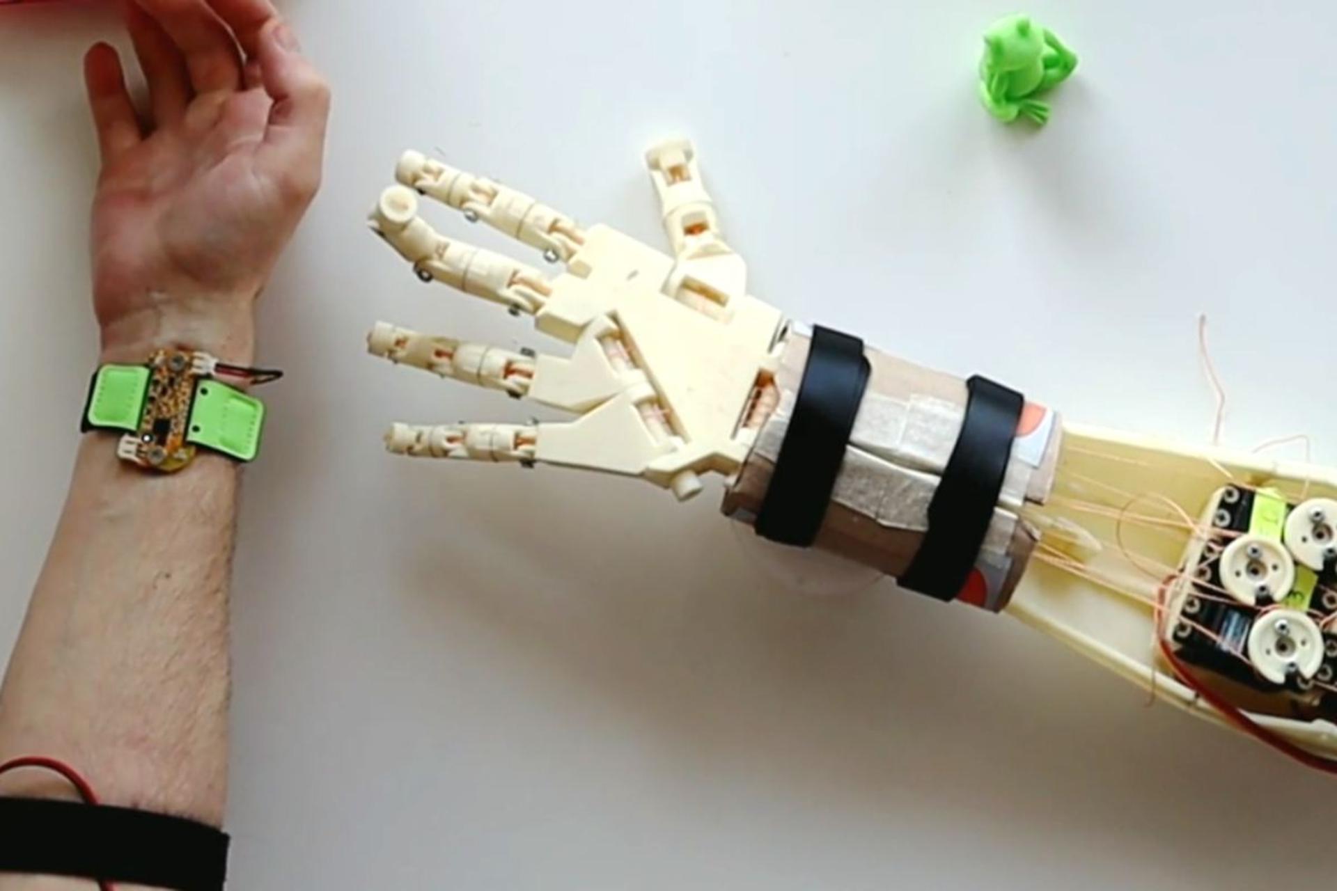 بازوی رباتیک Ultimate Robotics