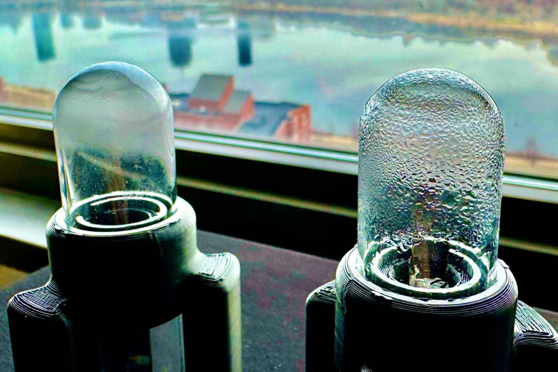 دو نمونه اولیه سیستم فراصوتی جمع آوری آب از یک دستگاه برداشت آب از هوا