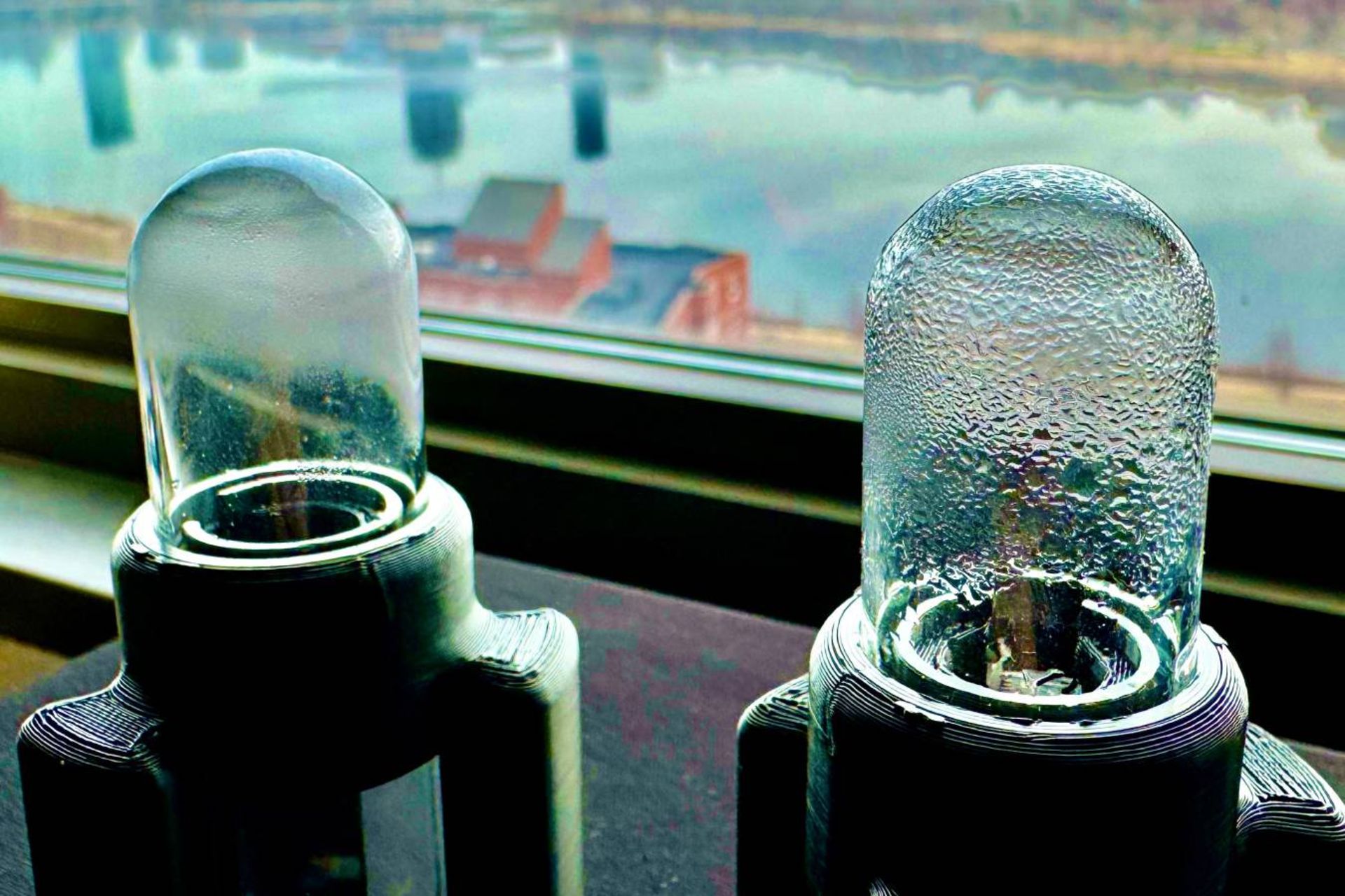 دو نمونه اولیه سیستم فراصوتی جمع آوری آب از یک دستگاه برداشت آب از هوا