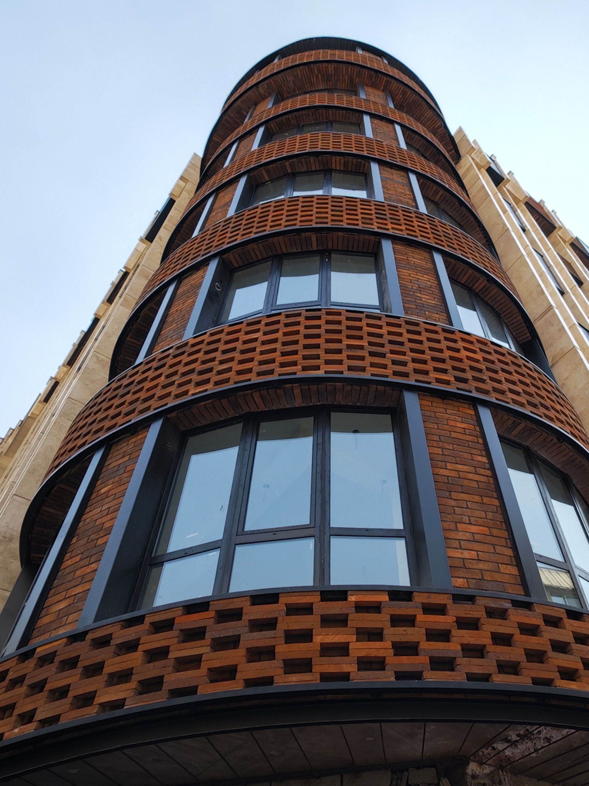 نمای ساختمان آجری در جردن ۲