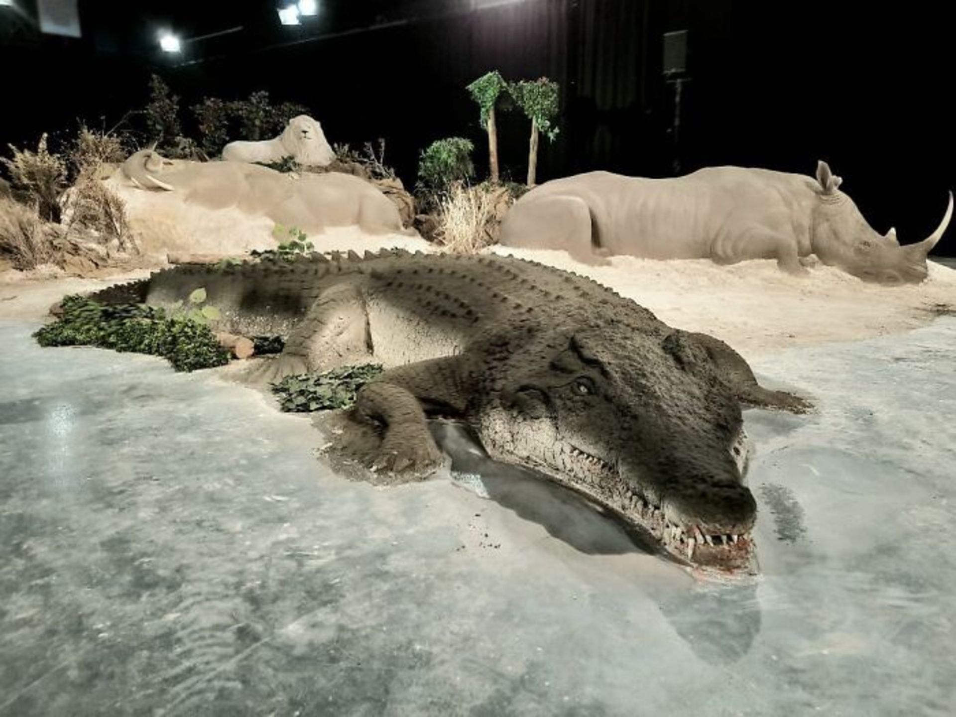 مجسمه‌ شنی تمساح