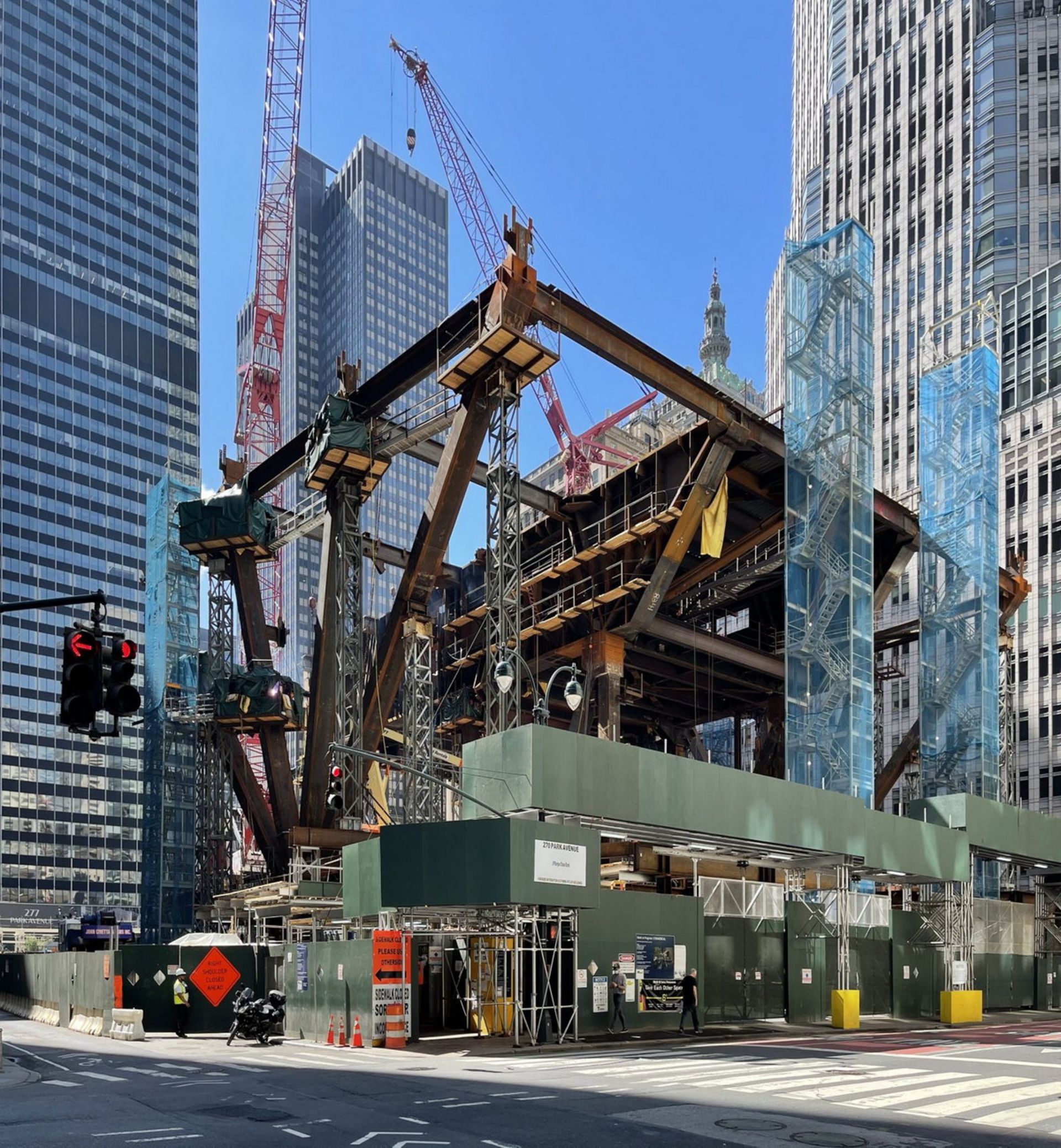 فرایند تخریب ساختمان ۲۷۰ پارک اونیو (جی‌پی مورگان)