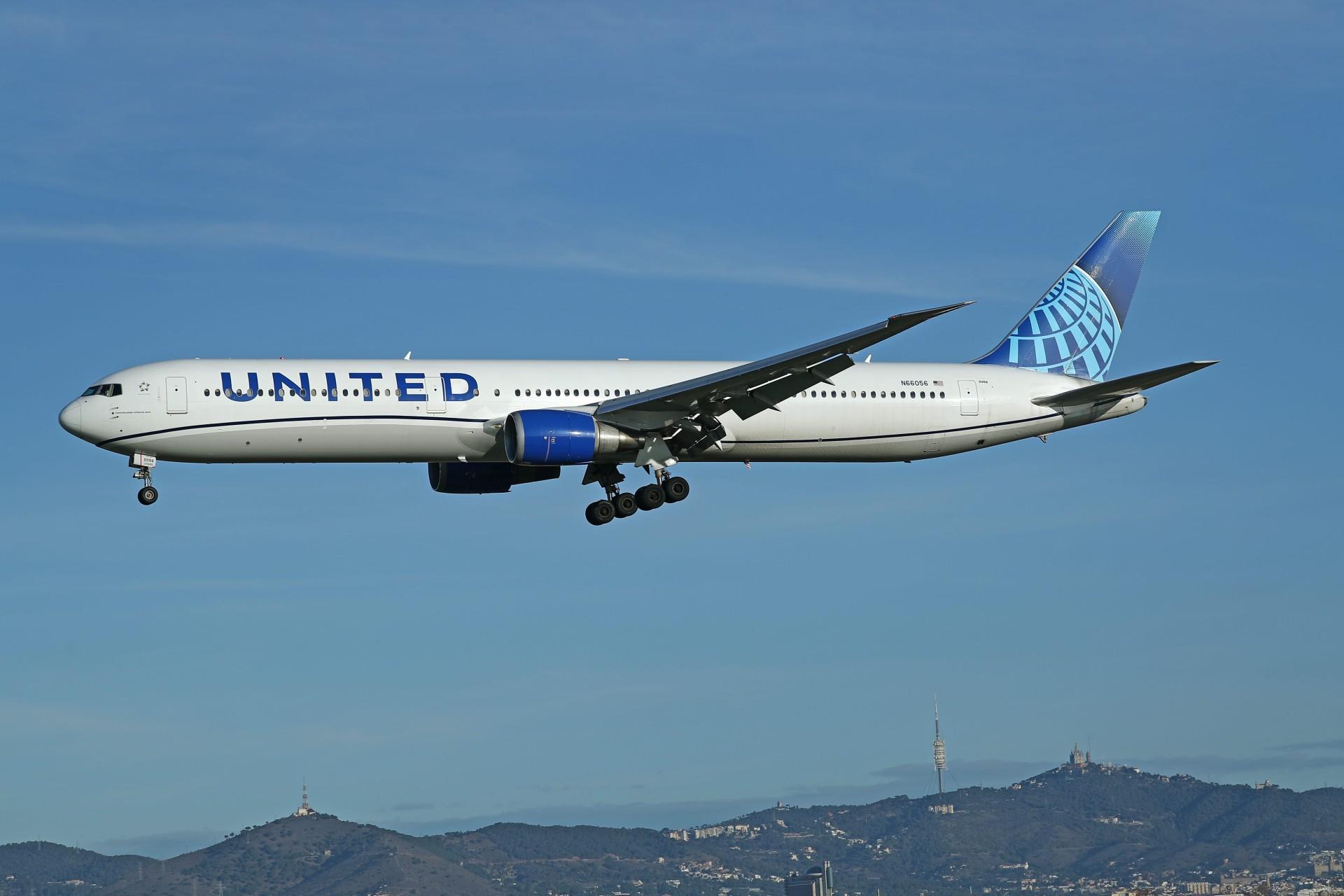 هواپیمای یونایتد در آسمان