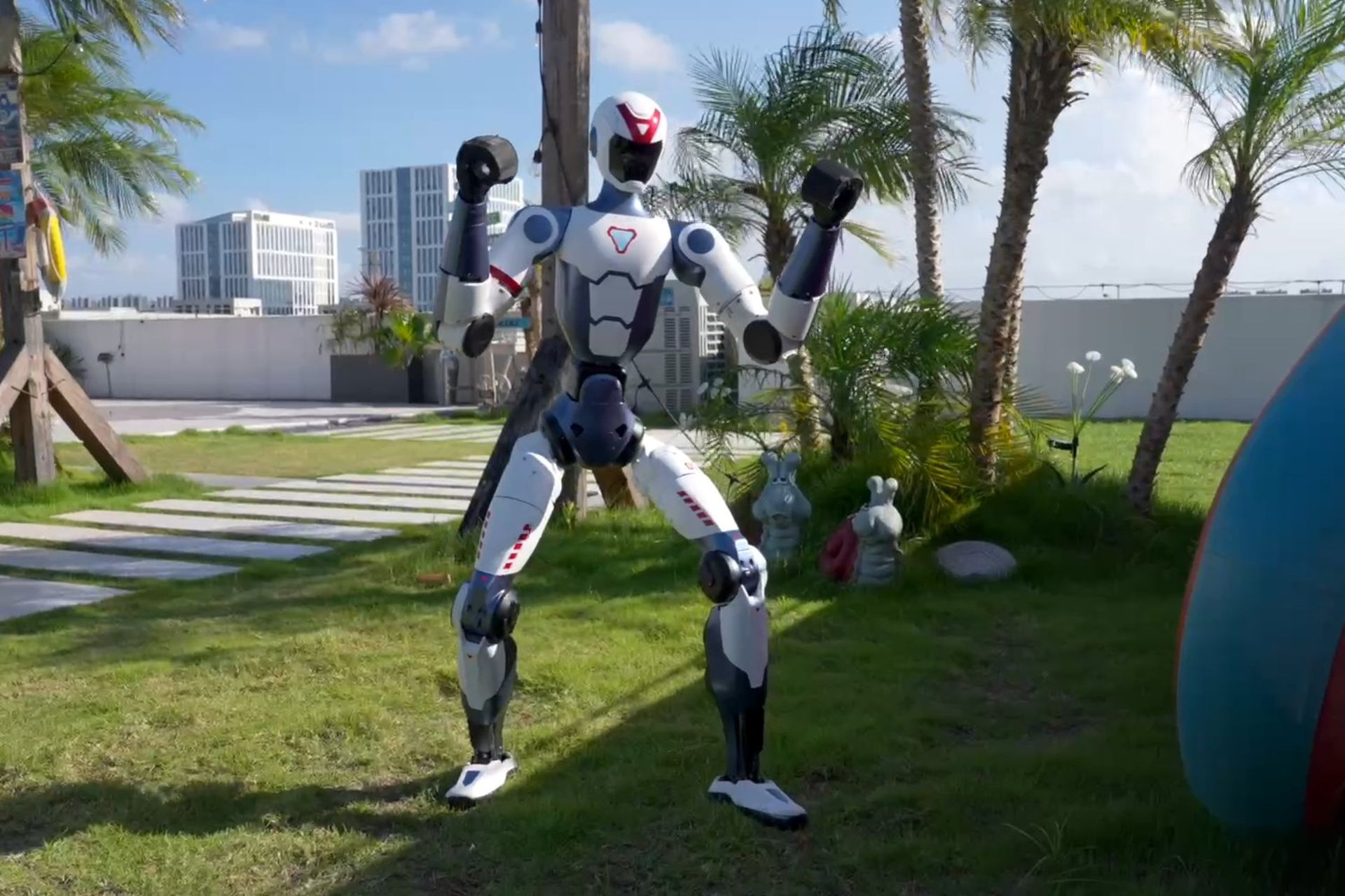 ربات انسان نمای R1