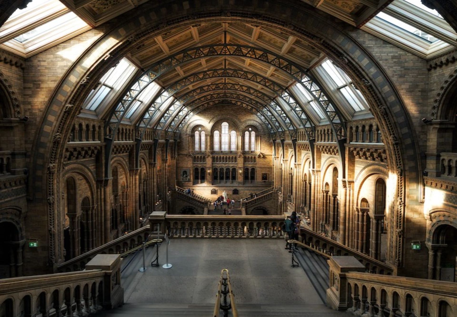 محوطه داخلی ساختمان بزرگ دانشگاه سلطنتی لندن