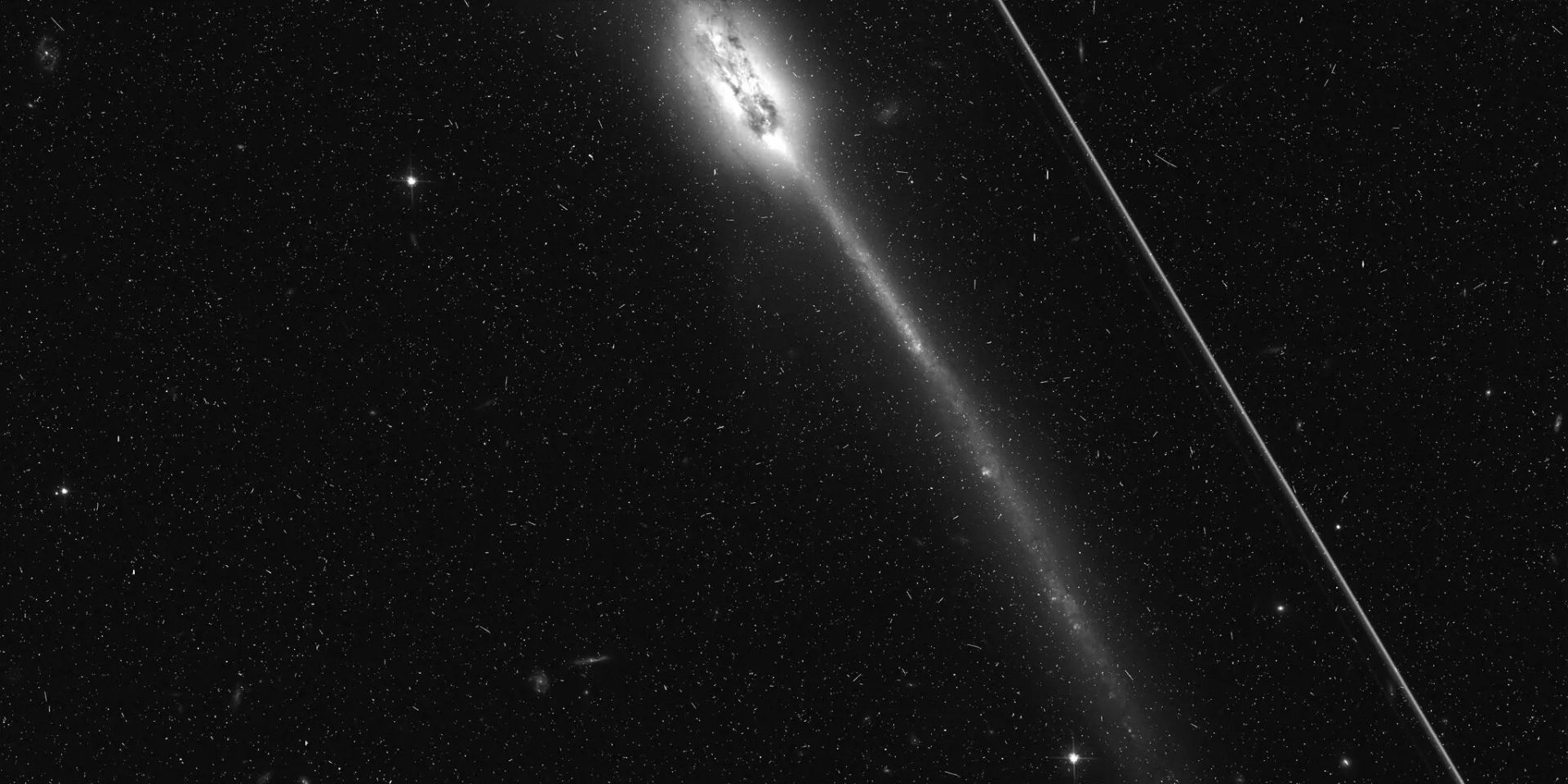 رد ماهواره‌ای ناشناس در تصویر تلسکوپ فضایی هابل