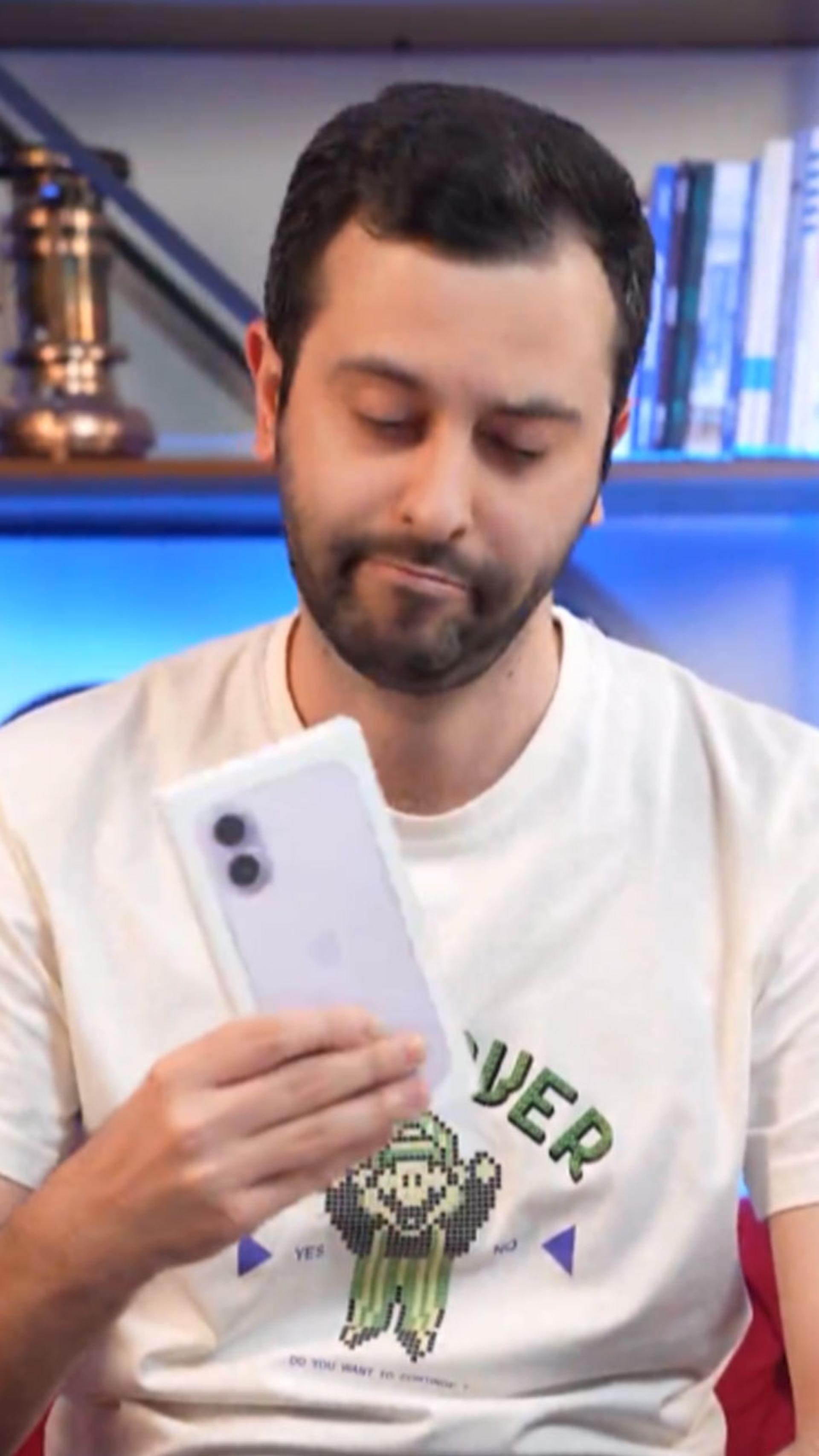 آنباکس آیفون 17