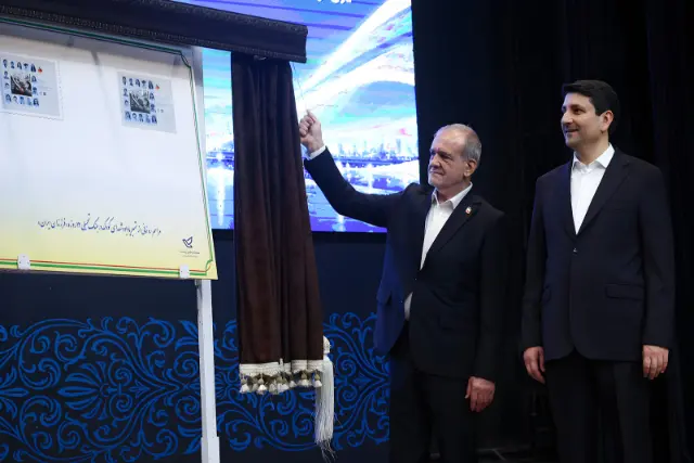 ربات پستچی با حضور رئیس‌جمهور رونمایی شد