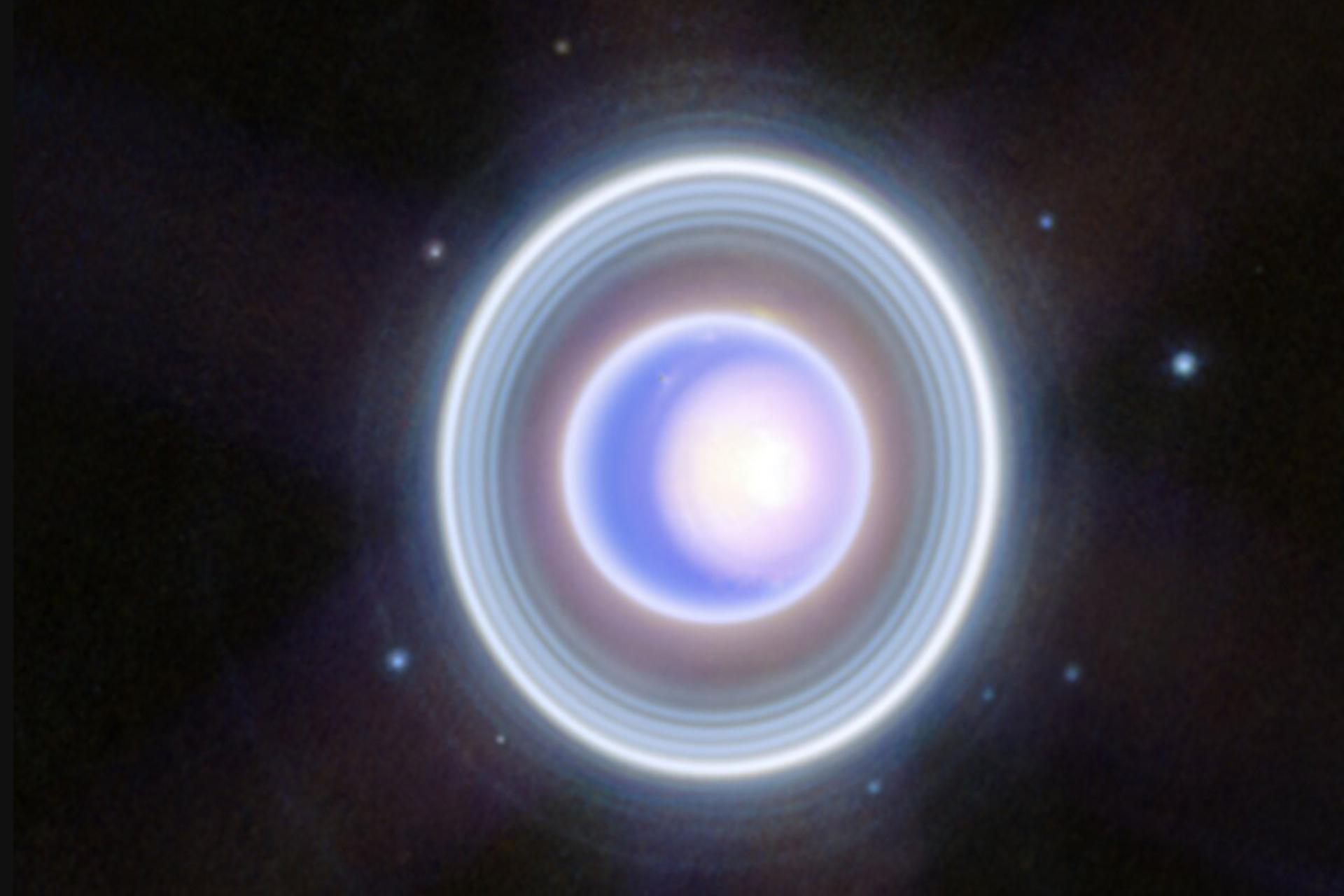 تلسکوپ جیمز وب قمری کوچک به قطر فقط ۱۰ کیلومتر را در اطراف اورانوس آشکار کرد