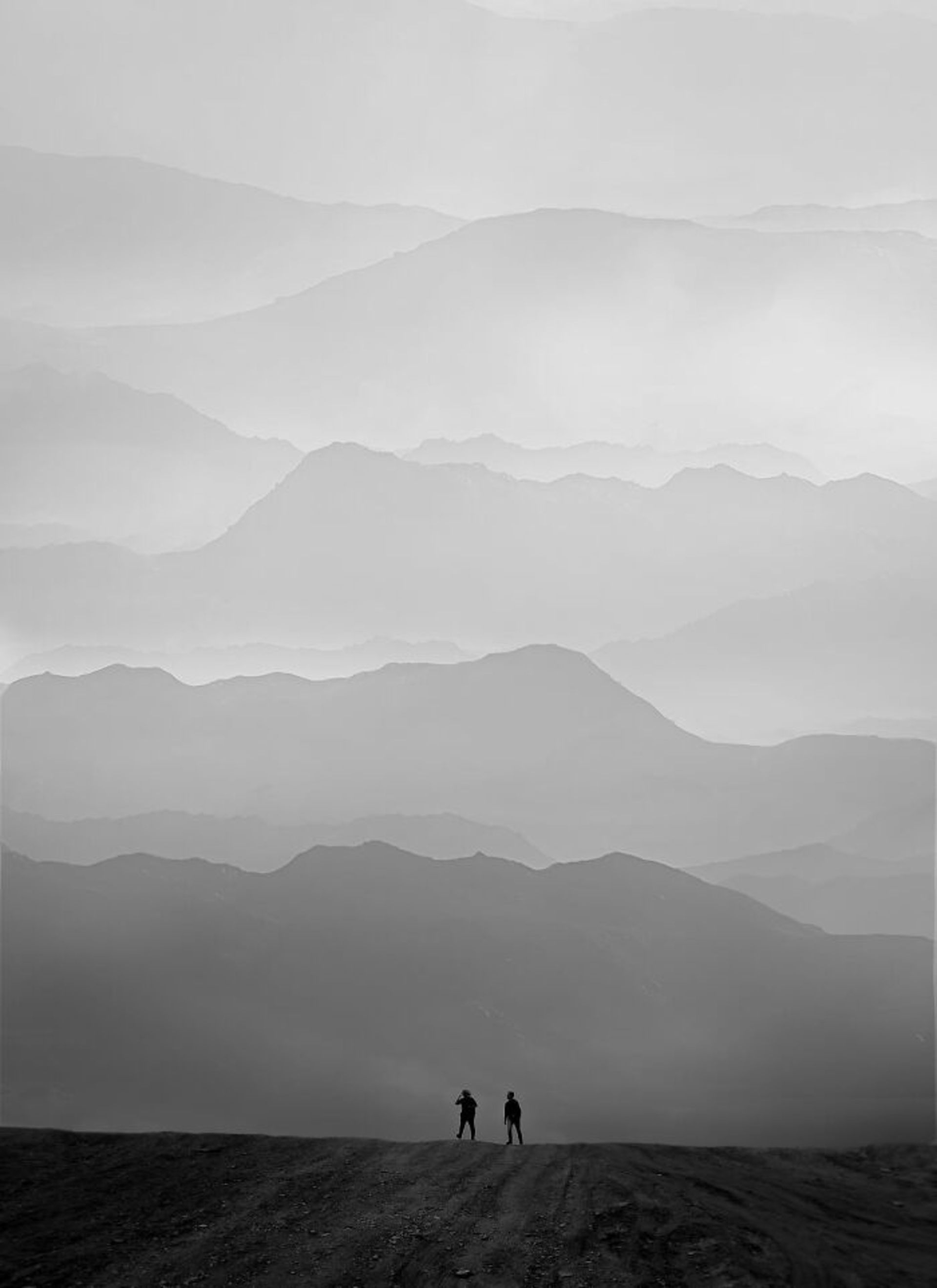 کوه‌‌ها در روز مه گرفته