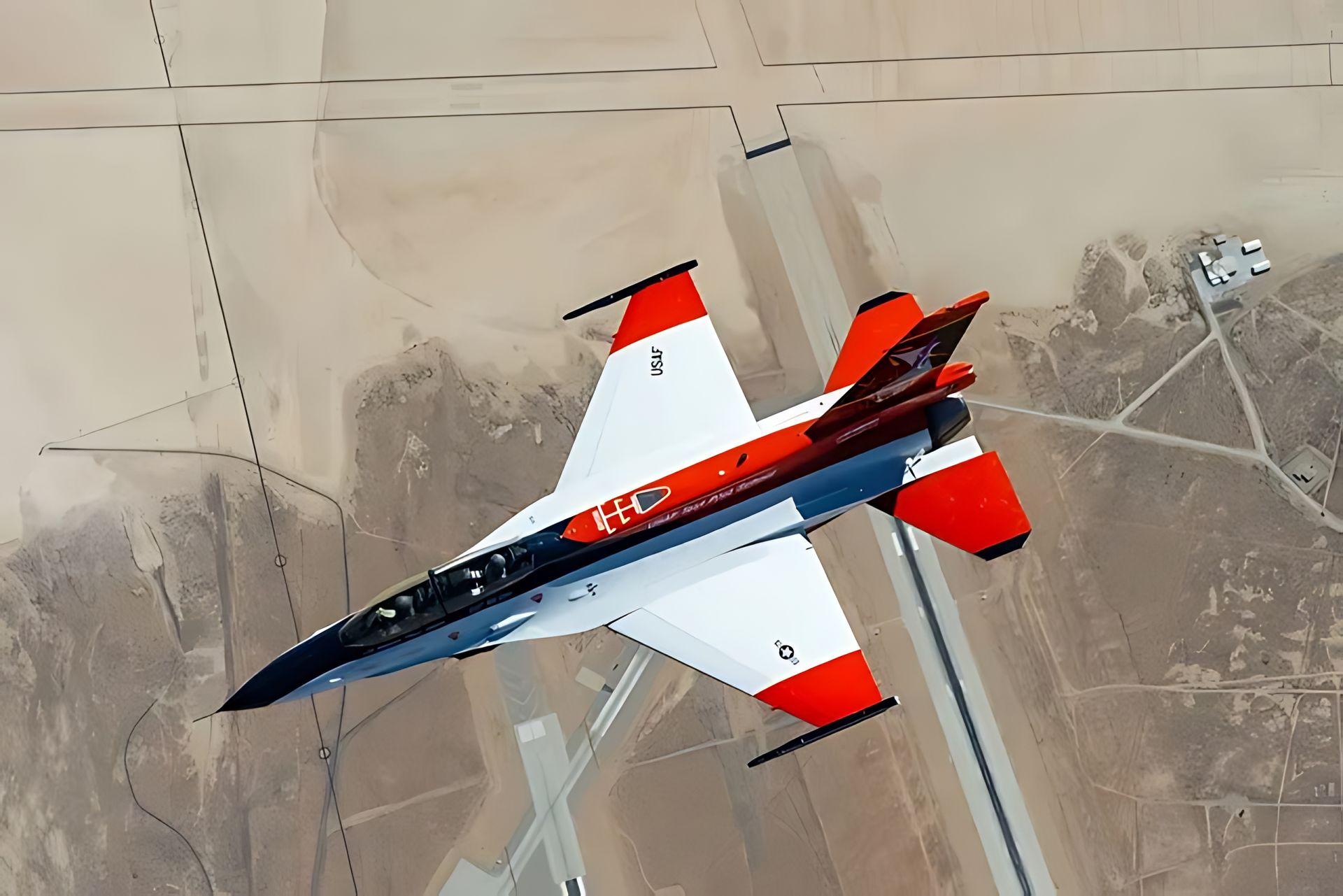 هواپیمای جنگنده‌ی آزمایشی X-62A از نمای بالا
