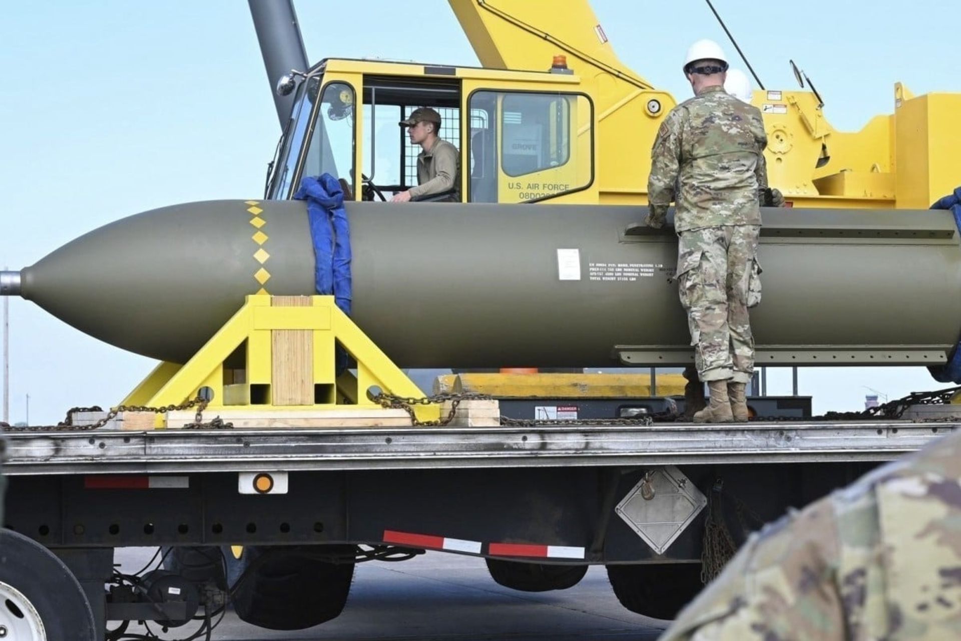 بمب سنگرشکن GBU-57