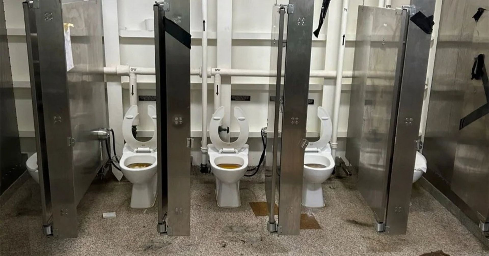 دستشویی‌های معیوب ناو جرالد آر. فورد