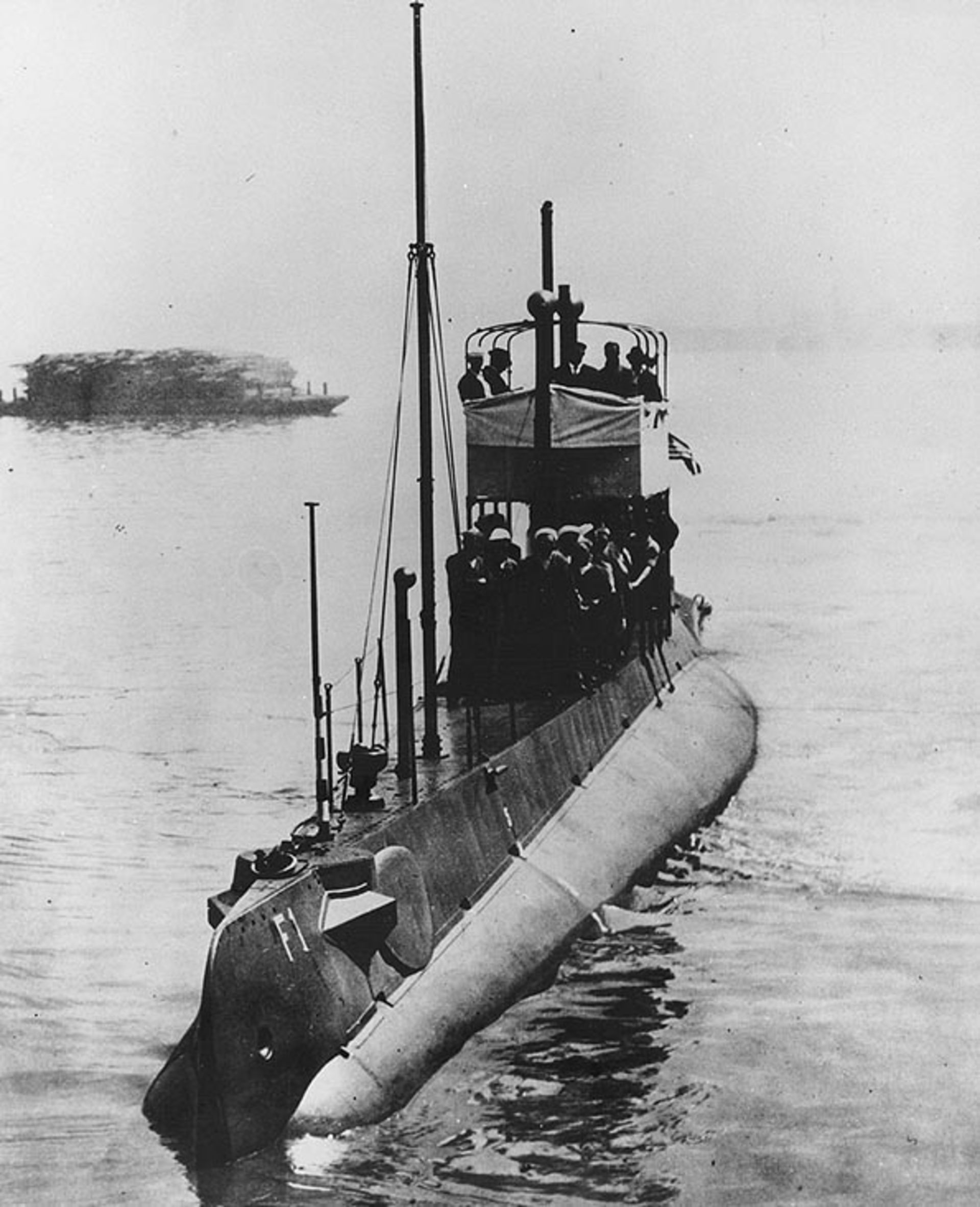 زیردریایی USS F-1 در دریا