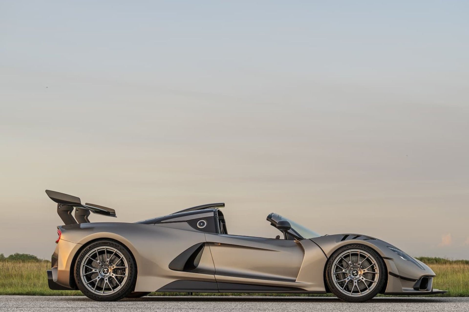 ابرخودرو Venom F5