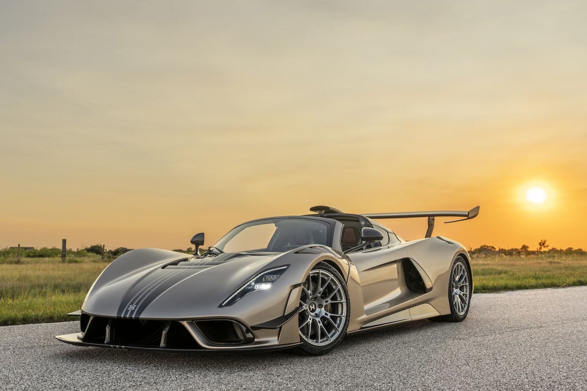 ابرخودرو Venom F5