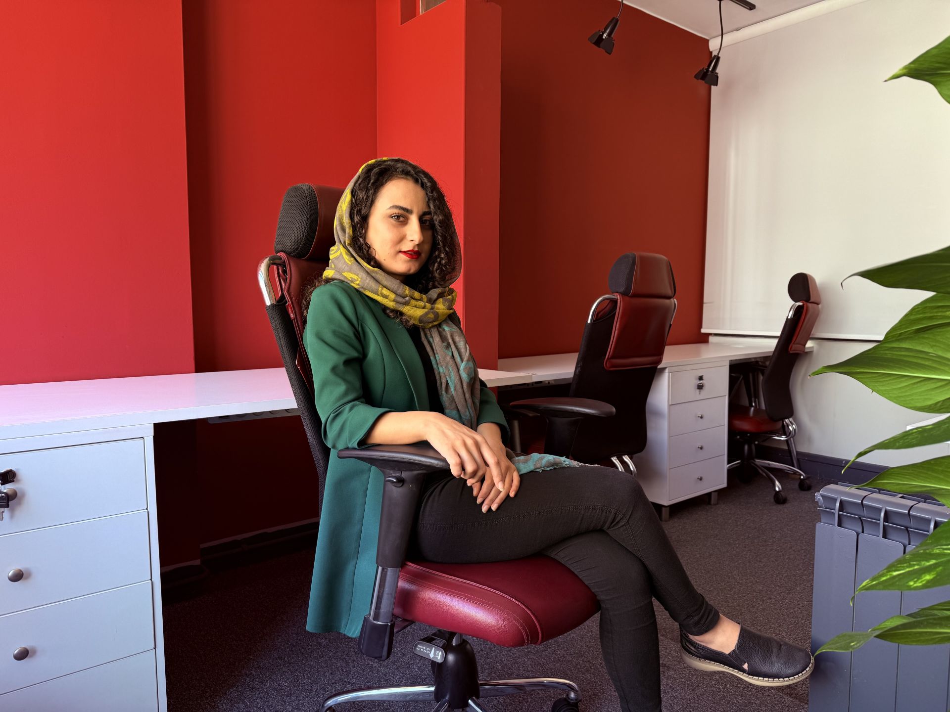 Kausar Nikomanesh, Zomit writer in the editorial office - Vibrant iPhone 16 Pro photography style