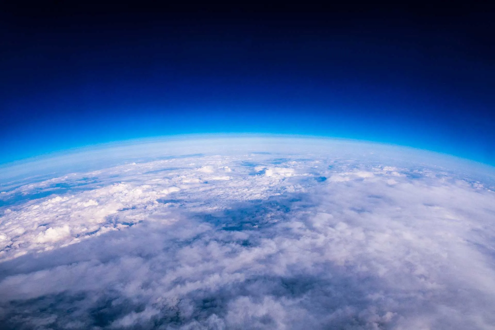چشم‌انداز اتمسفر زمین از فضا