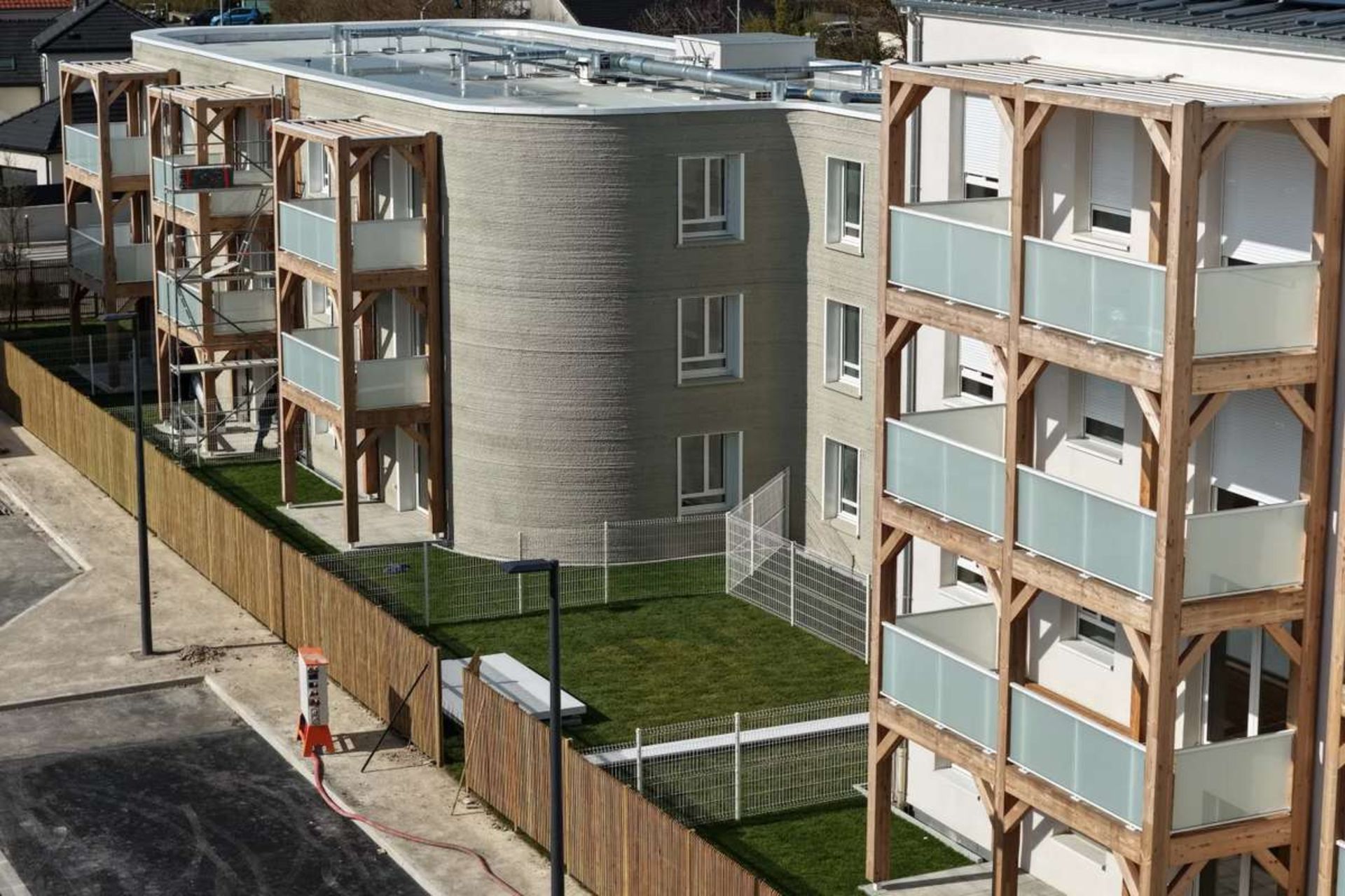 نمای بزرگ‌ترین ساختمان مسکونی چاپ‌شده سه‌بعدی‌ اروپا در فرانسه