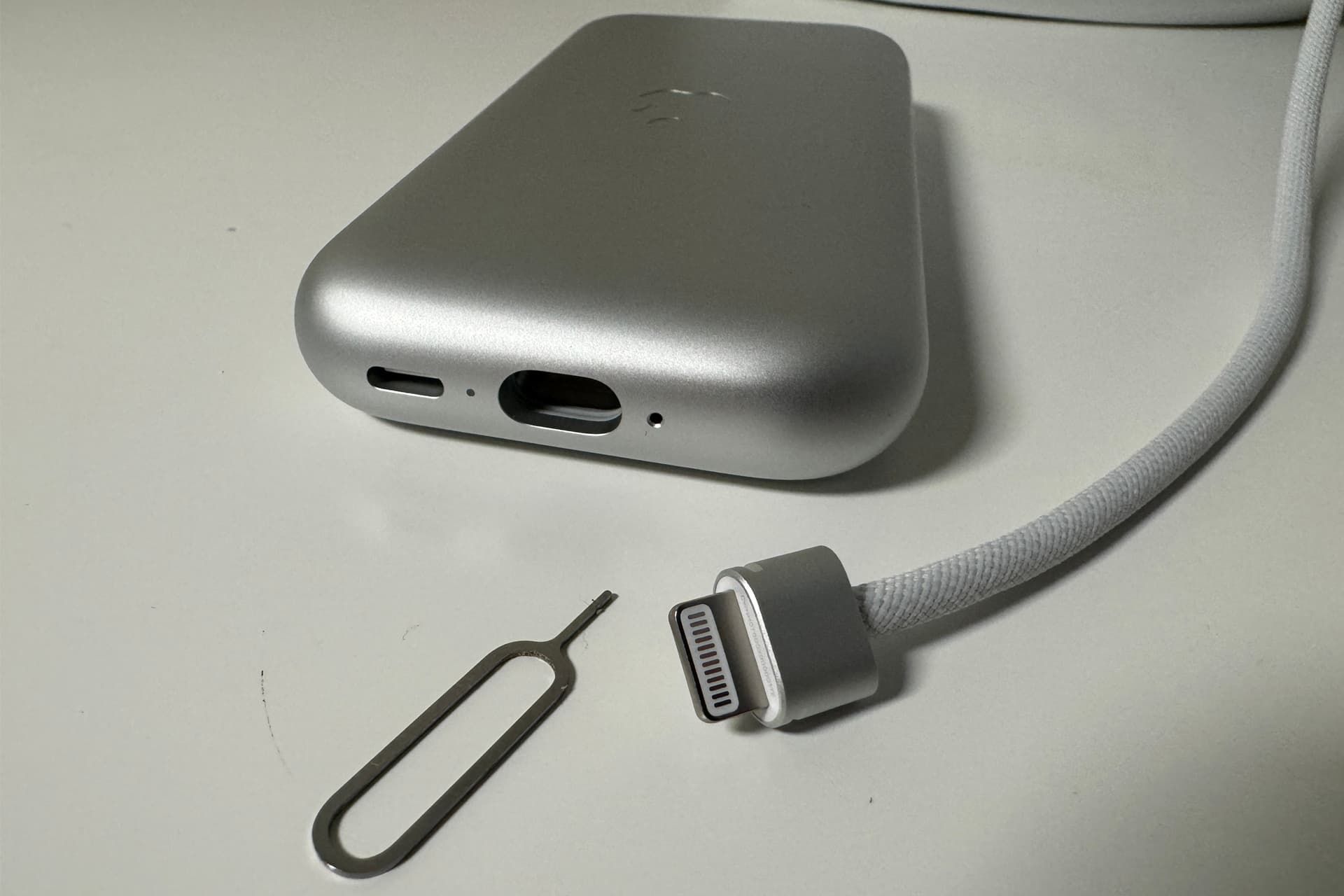 باتری پک خارجی اپل ویژن پرو با پورت لایتنینگ