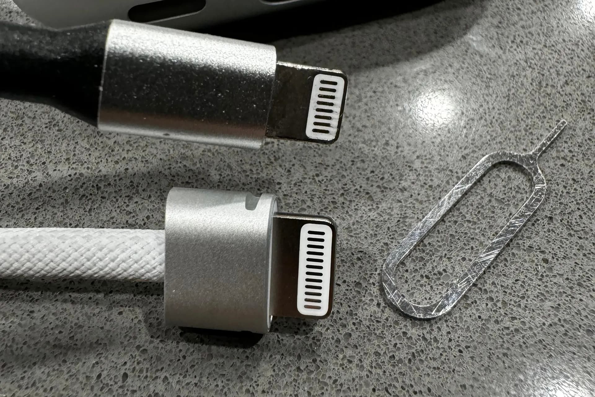 مقایسه پورت لایتنینگ ویژن پرو با لایتنینگ آیفون