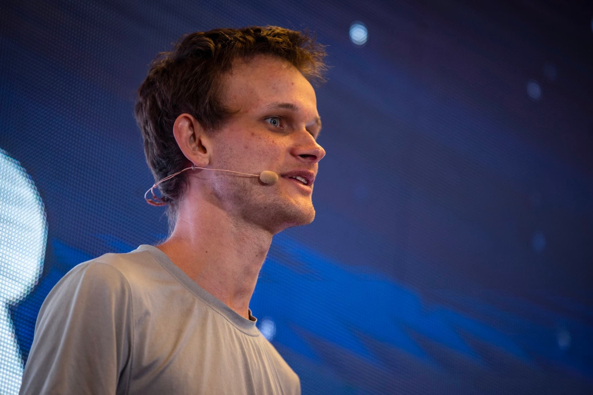 ویتالیک بوترین / Vitalik Buterin بنیان گذار اتریوم در کنفرانس مطبوعاتی