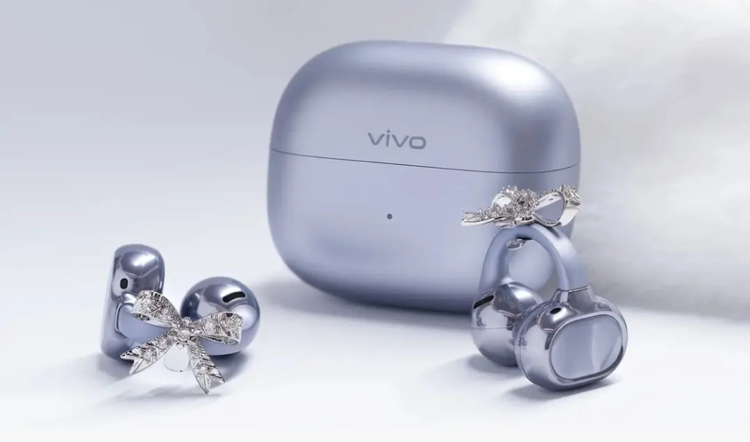 هندزفری ویوو (Vivo Buds Clip) با طراحی خاص و رنگ نقره‌ای