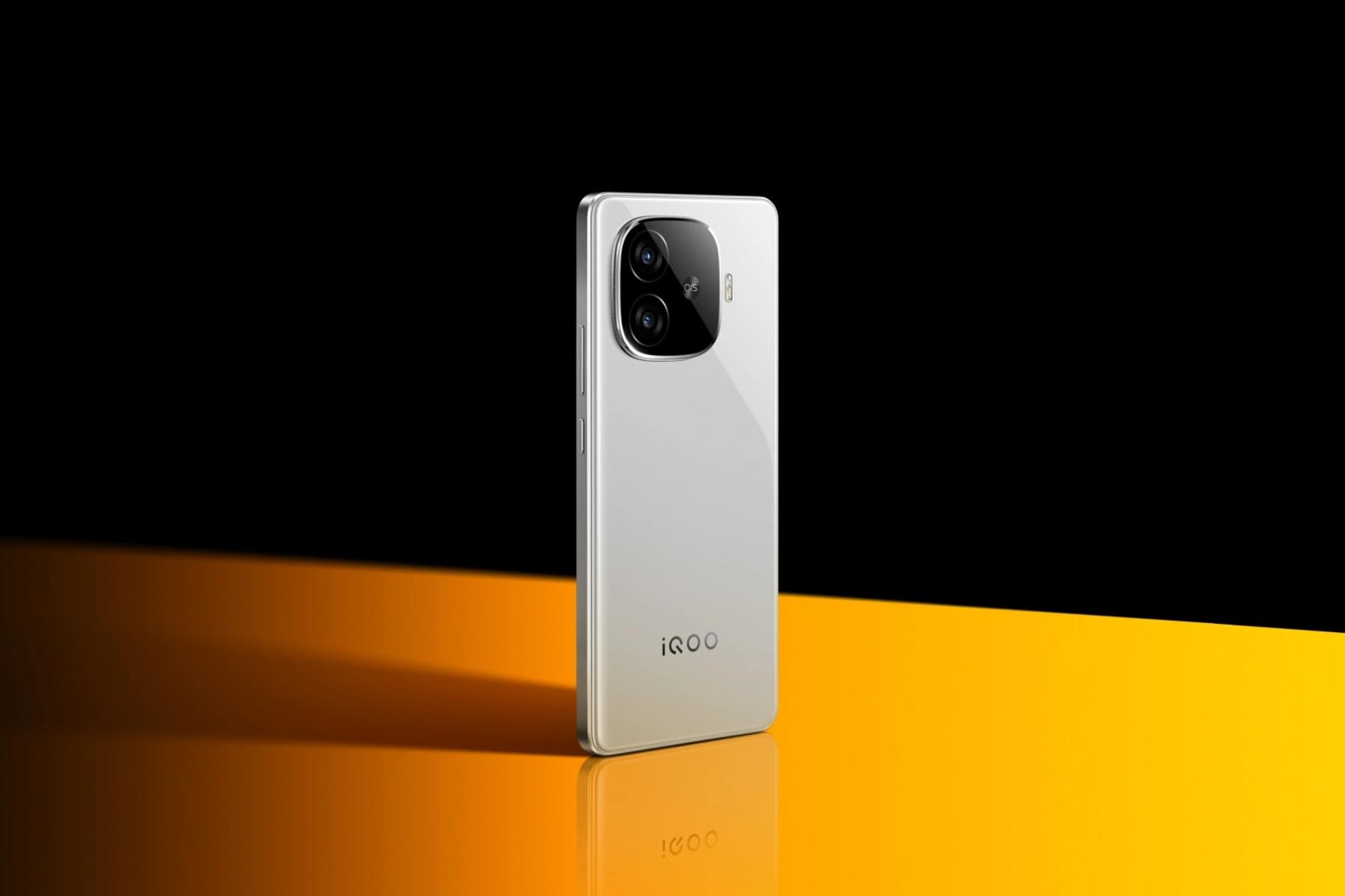پنل پشت و چینش دوربین گوشی موبایل ویوو vivo iQOO Z9 Turbo Endurance سفید