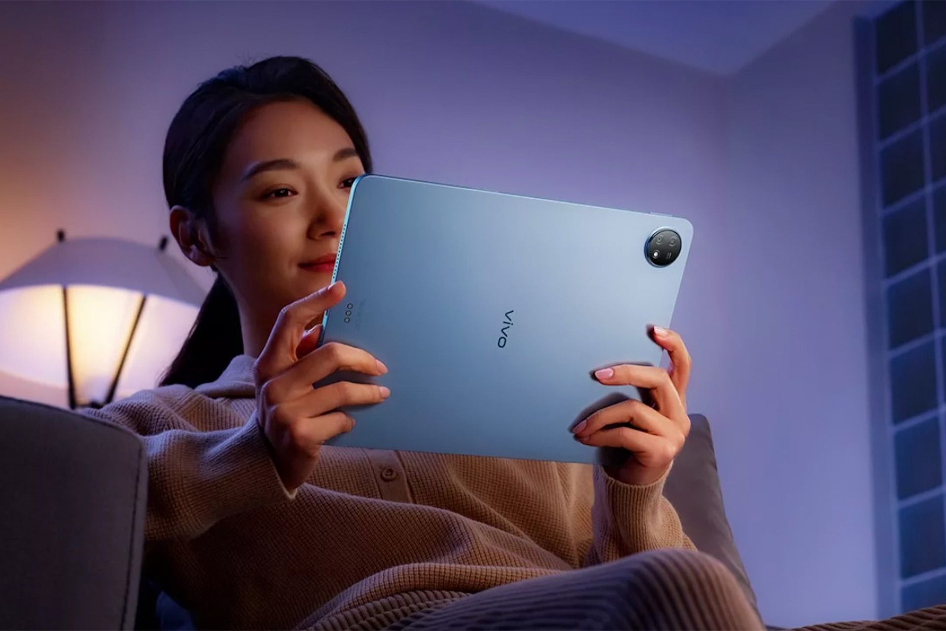 ویوو پد ۳ در دست زن 