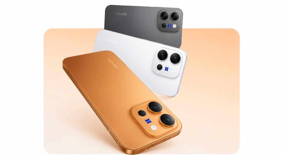 نمای پشت سه گوشی هوشمند ویوو X300e با رنگ‌های طلایی، سفید و مشکی