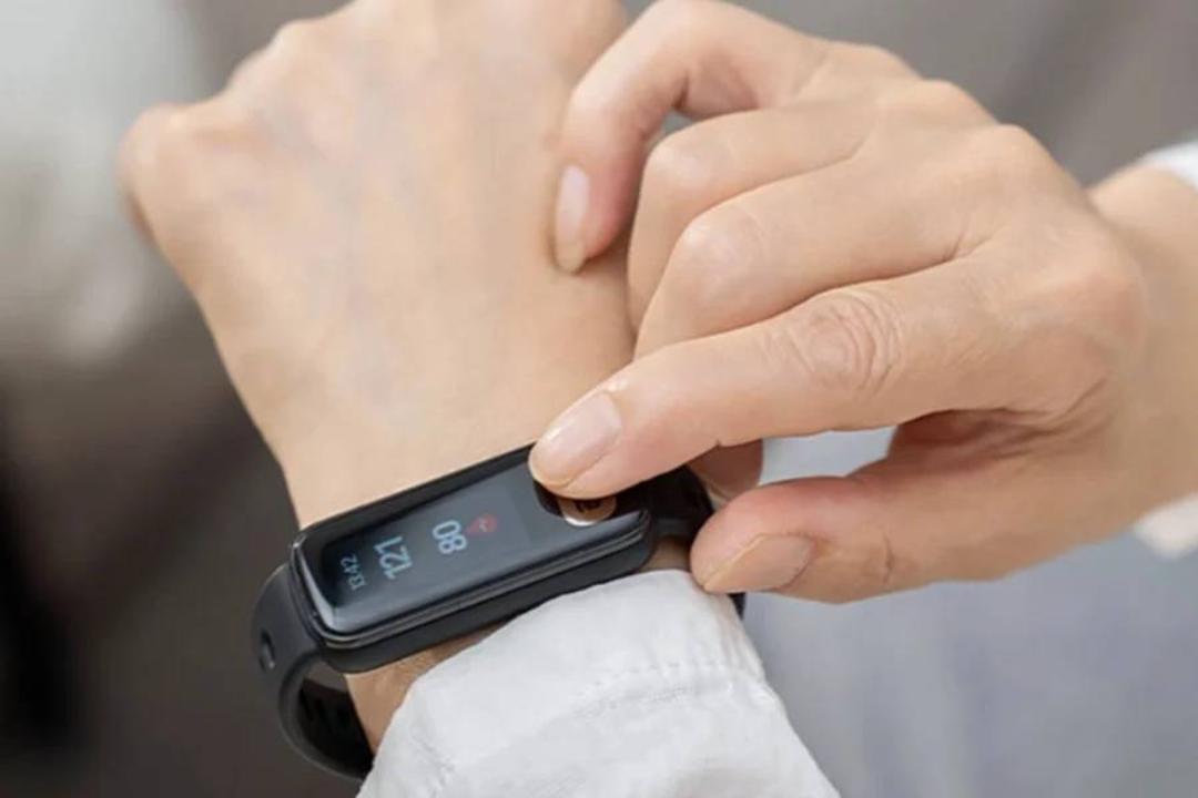 مچ بند هوشمند ایسوس VivoWatch 6 Aero