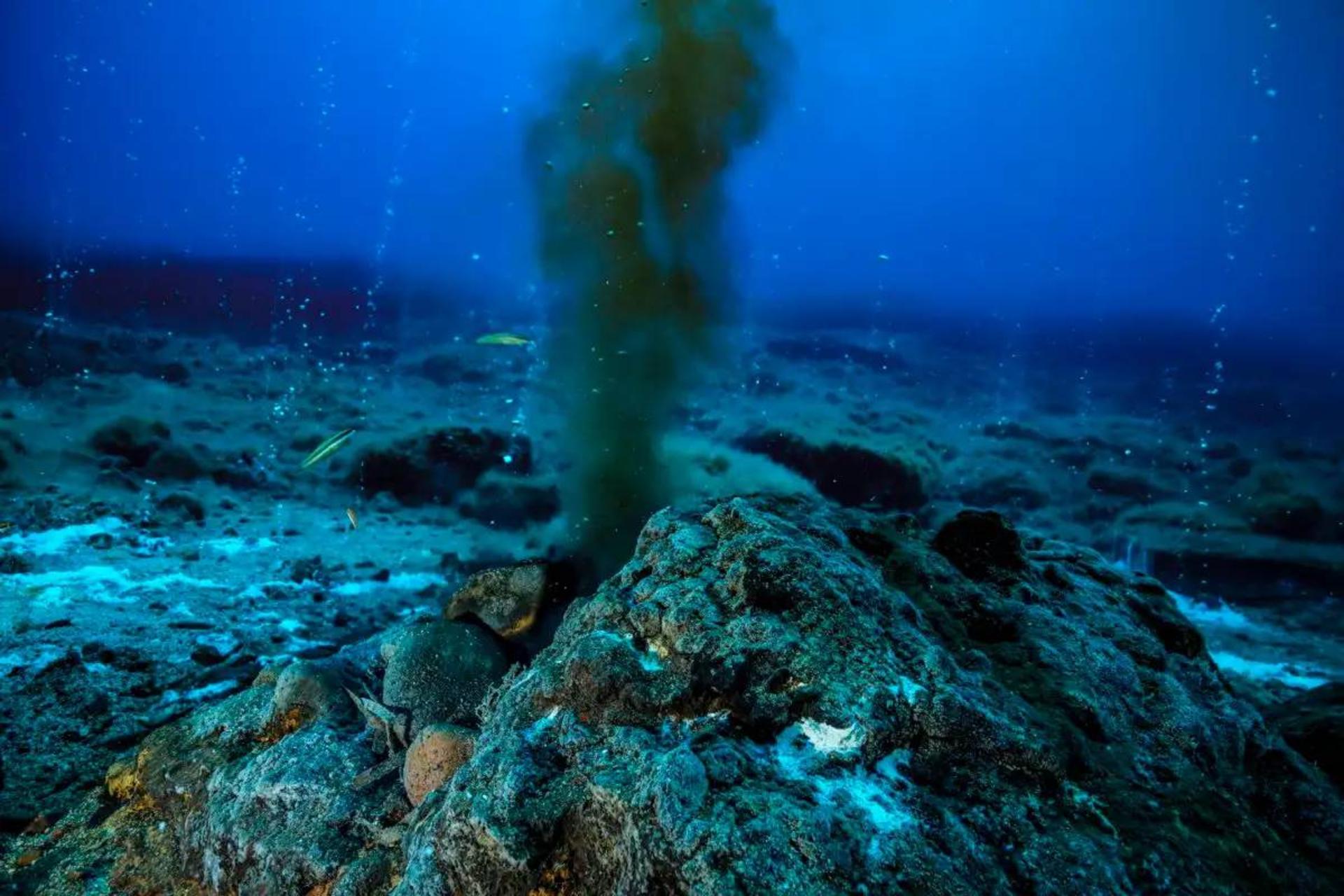 آتشفشان زیر آب