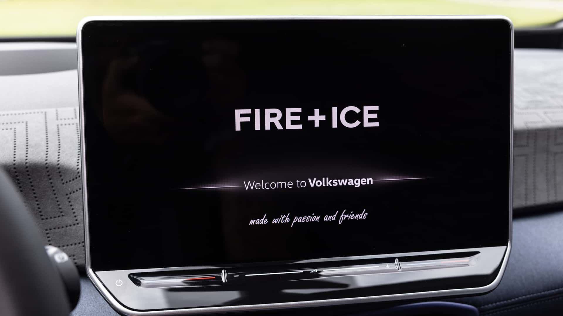 نمای داخلی خودرو فولکس واگن ID.3 GTX Fire+Ice