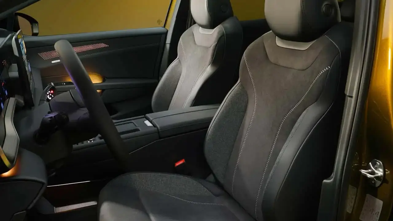 صندلی‌ها و داشبورد مدرن خودروی فولکس‌واگن (Volkswagen) ID. Tiguan