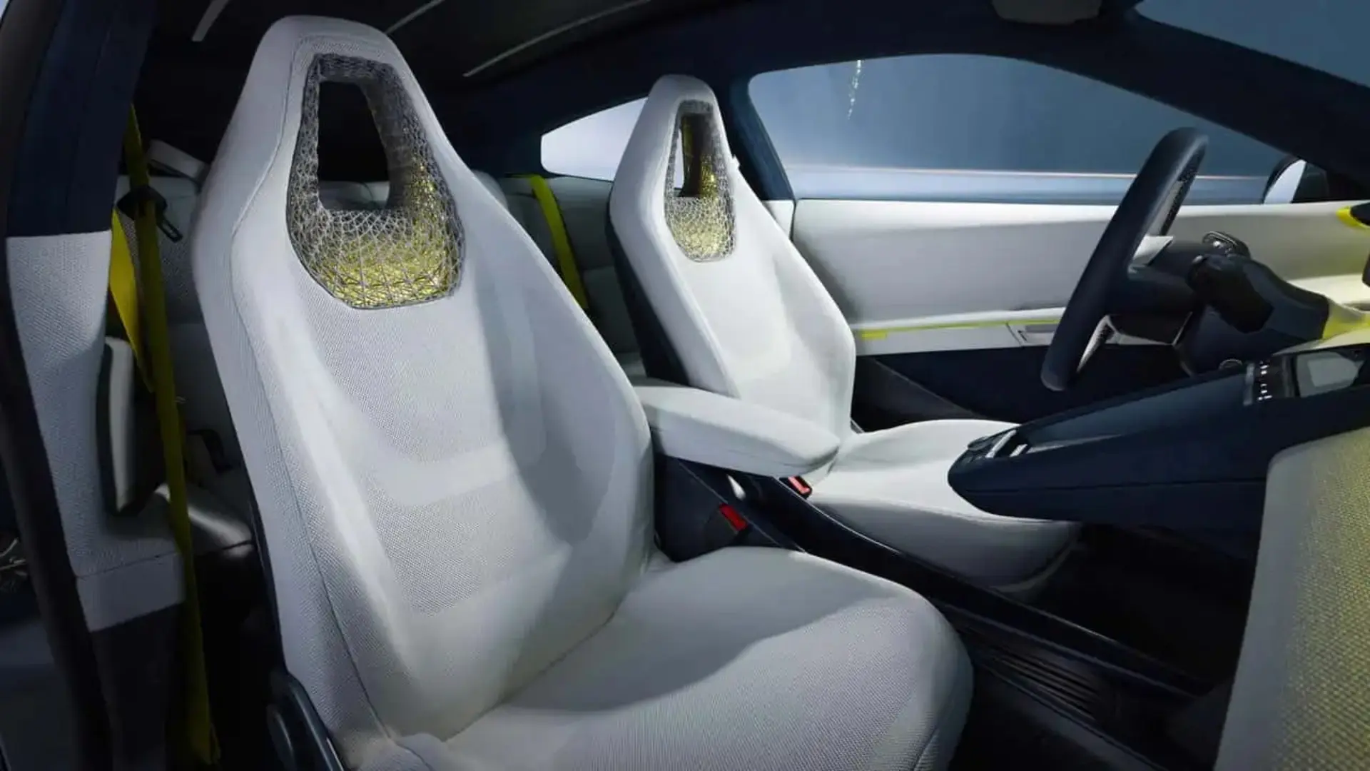 صندلی‌های سفید و مدرن در کابین خودروی مفهومی فولکس‌واگن (Volkswagen) Mission Efficiency