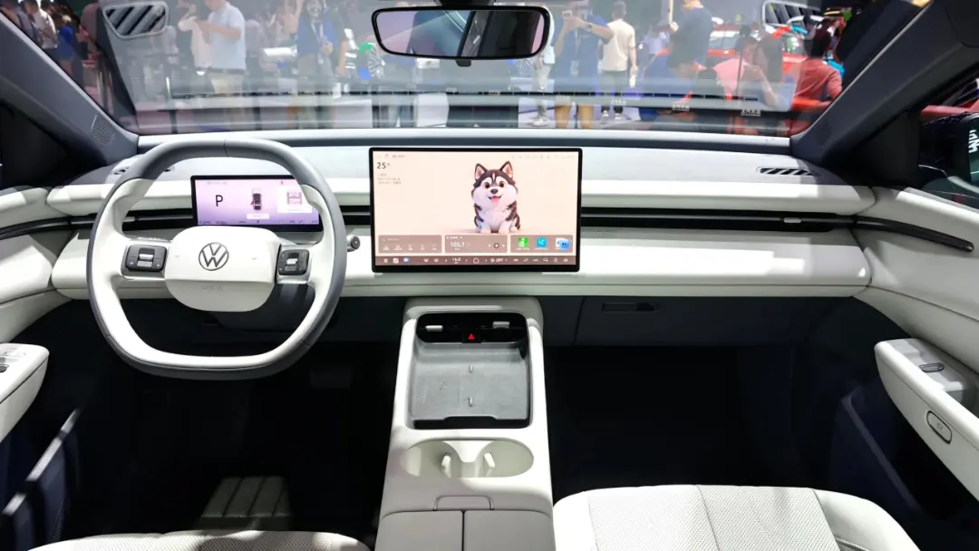 داشبورد و کابین داخلی خودروی جدید فولکس‌واگن (Volkswagen) با نمایشگر دیجیتال بزرگ