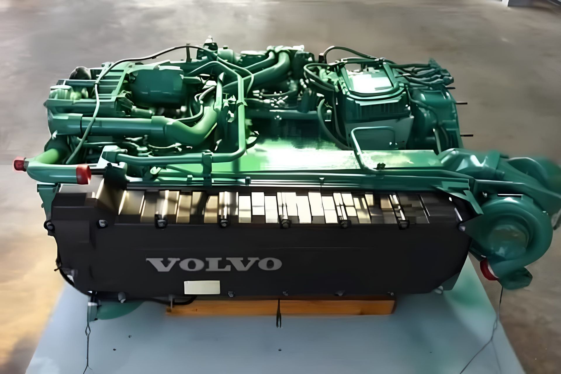 موتور اتوبوس ولوو از نمای بالا