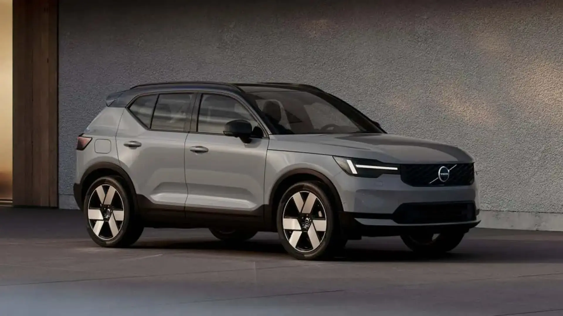 خودرو ولوو XC40 (Volvo XC40) مدل ۲۰۲۸ با طراحی جدید و رنگ خاکستری
