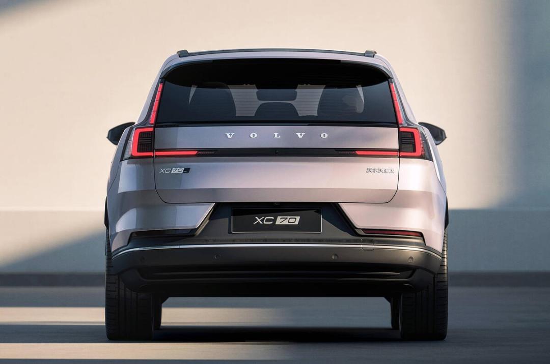 نمای عقب خودرو ولوو XC70