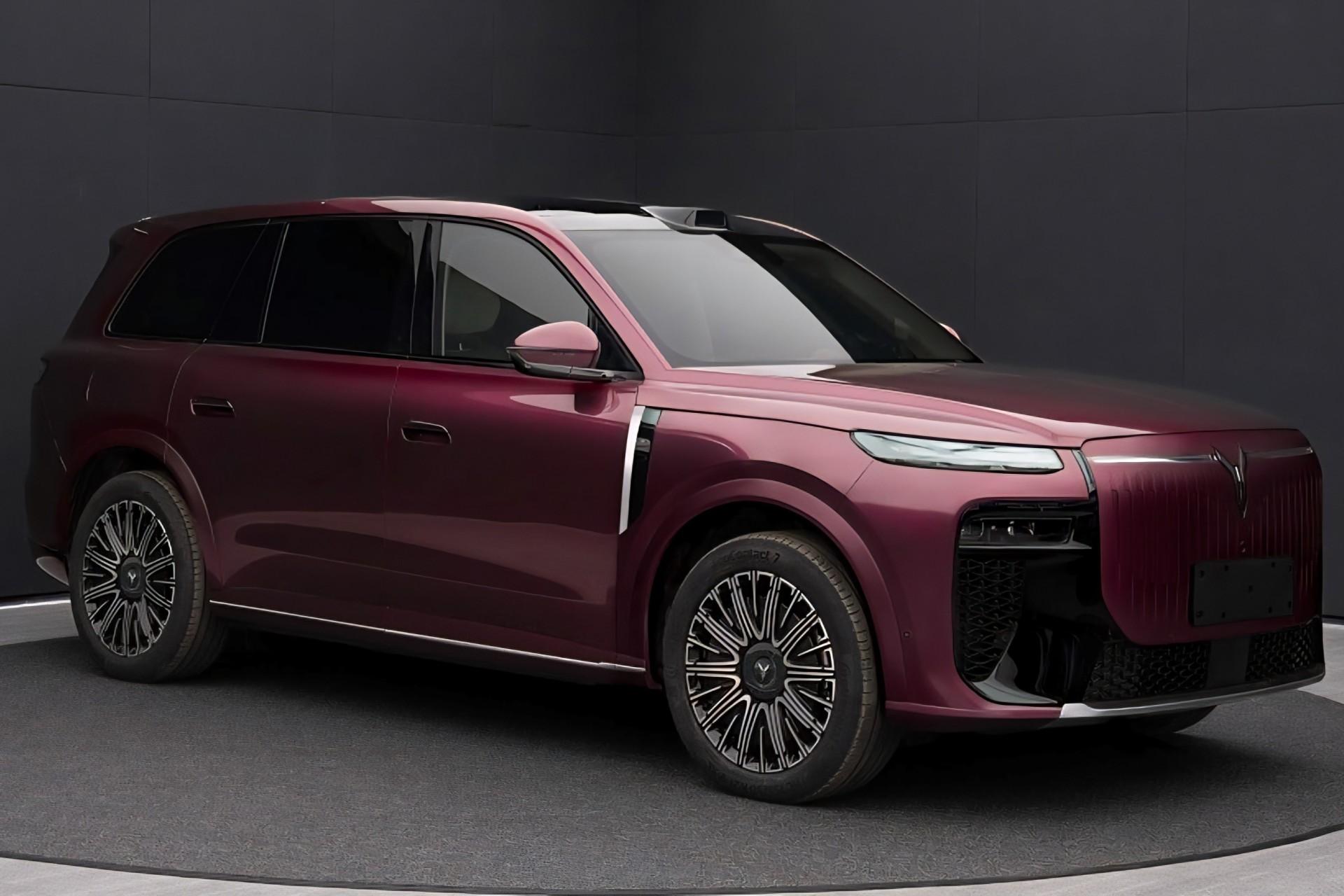 نمای سه‌چهارم جلو خودرو وویا تایشان ۸