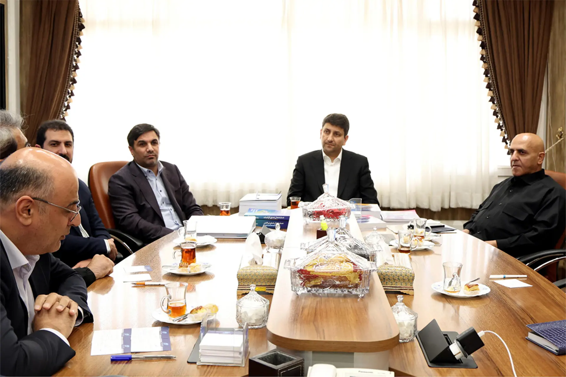 ستاری و صدری، رئیس سازمان فناوری اطلاعات در یک جلسه