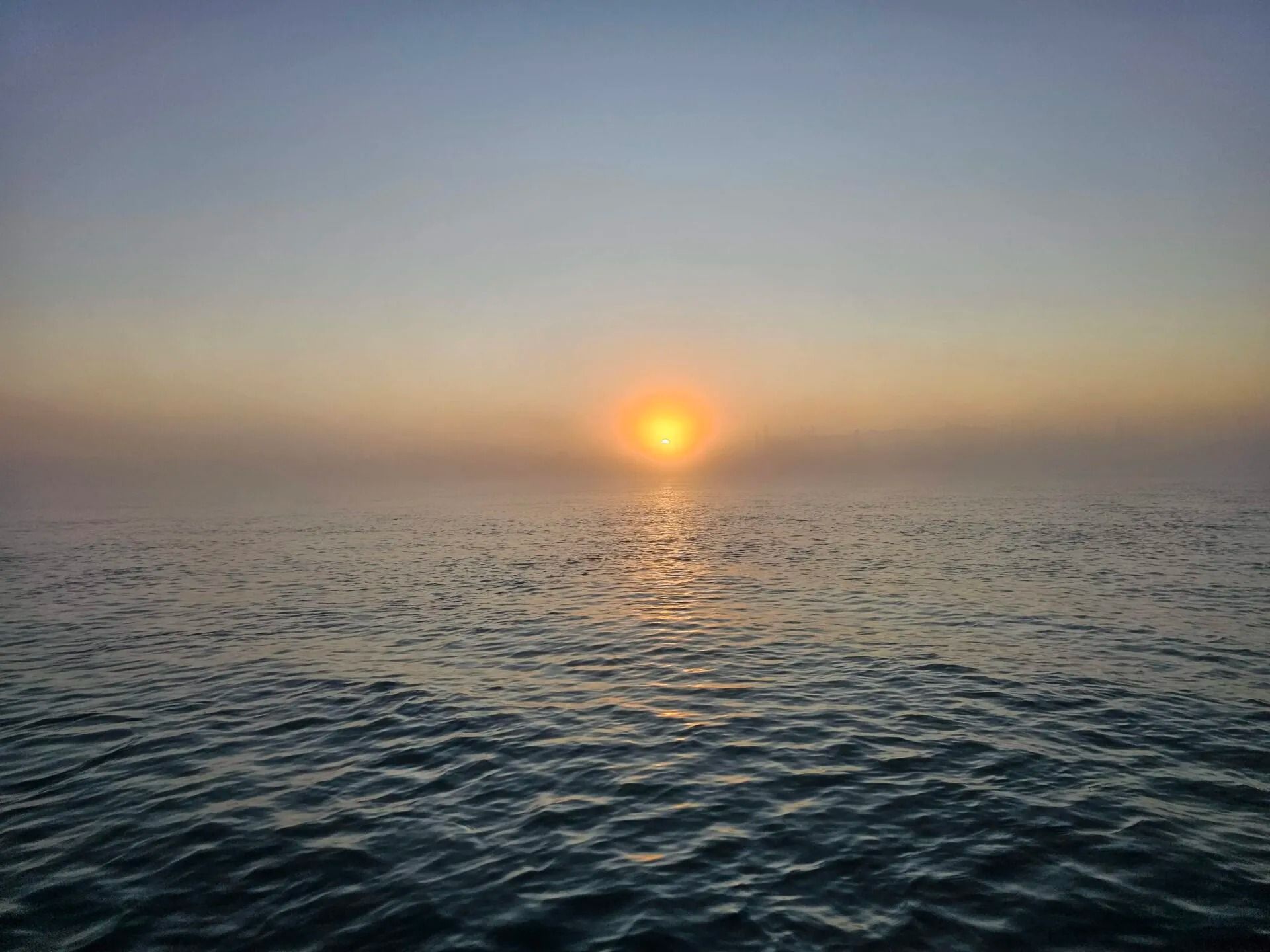 والپیپر موبایل با منظره‌ی دریاچه