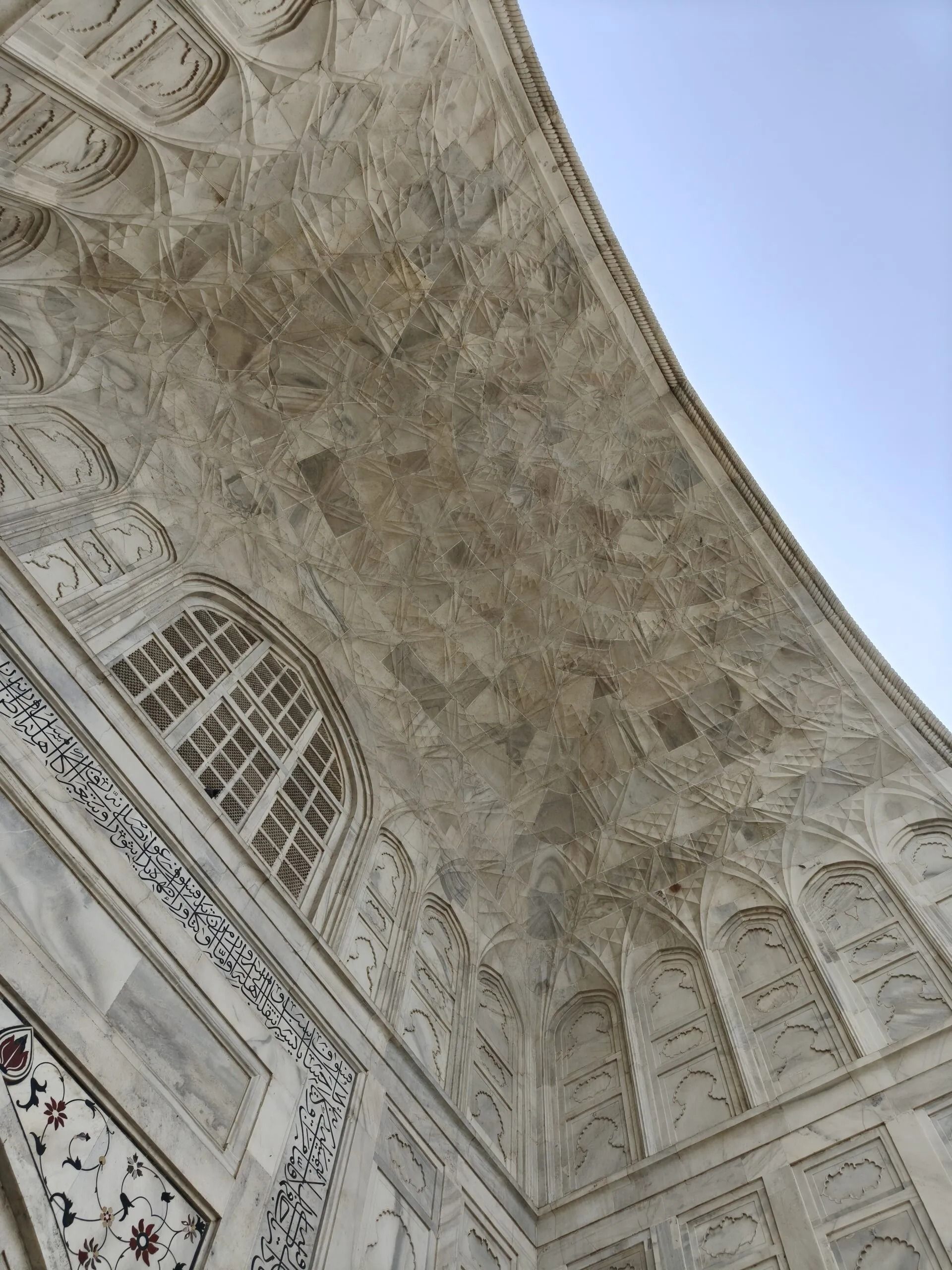 والپیپر موبایل با منظره‌ی ساختمان