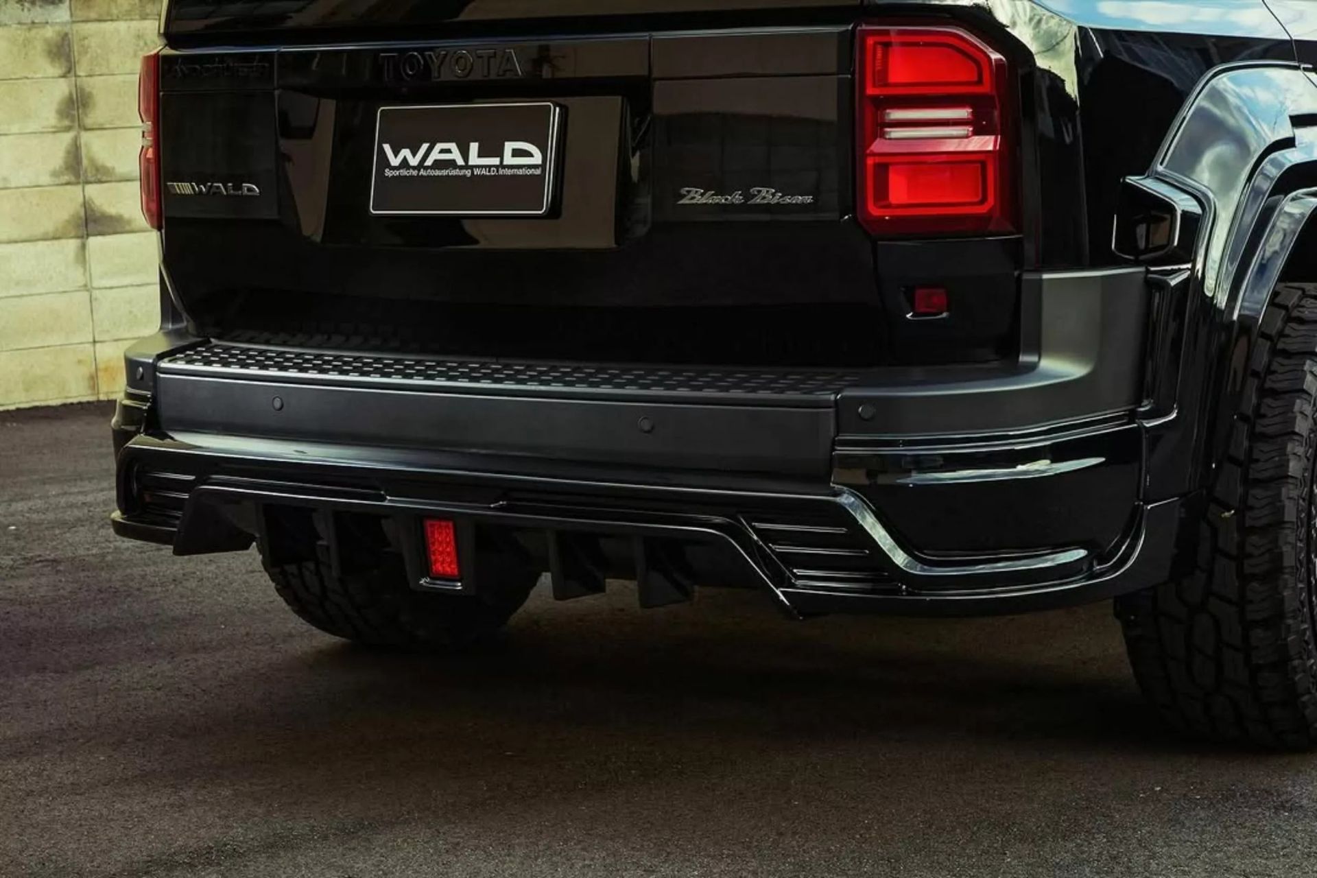 دیفیوزر عقب خودرو لندکروزر پرادو تیونینگ والد