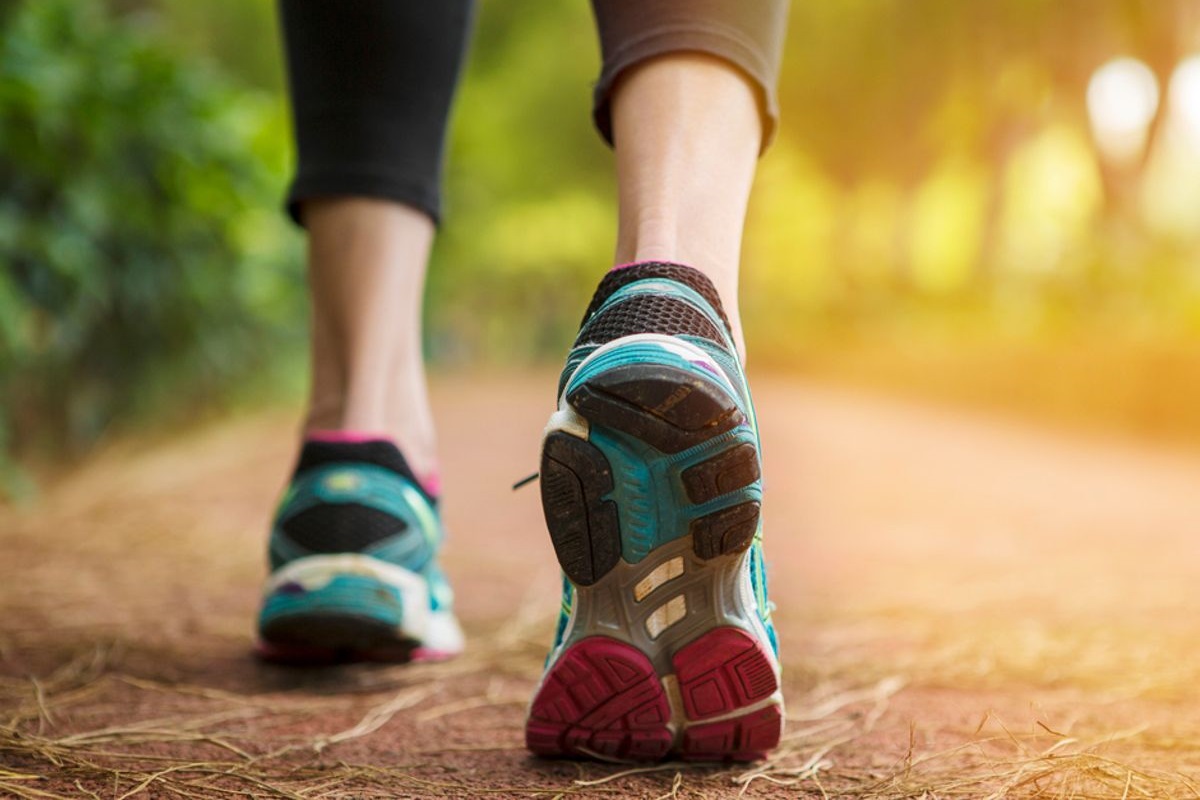 ده‌هزار قدم پیاده‌روی در روز واقعا ما را سالم‌تر می‌کند