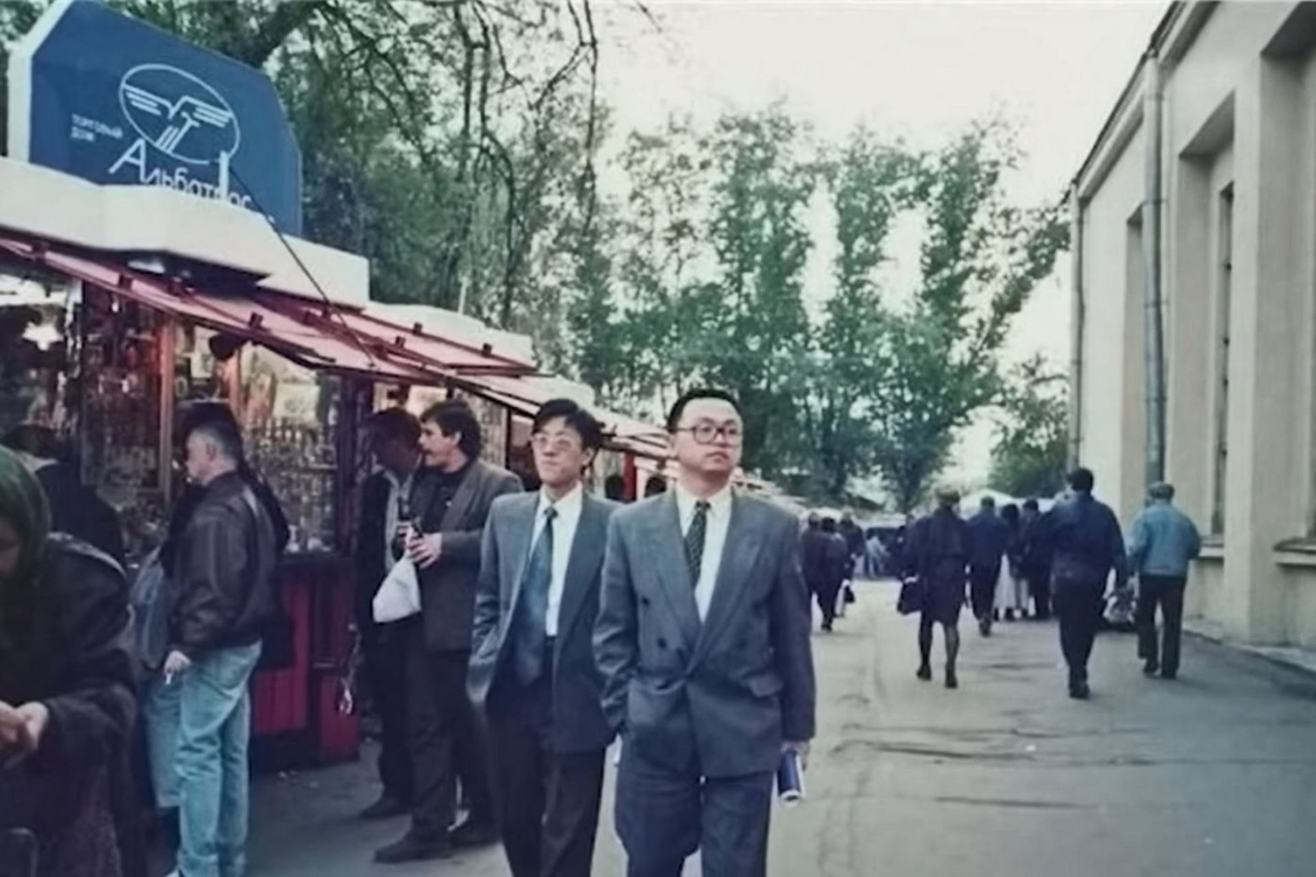 وانگ چوانفو بنیان‌گذار BYD اوایل دهه ۱۹۹۰ در شنژن